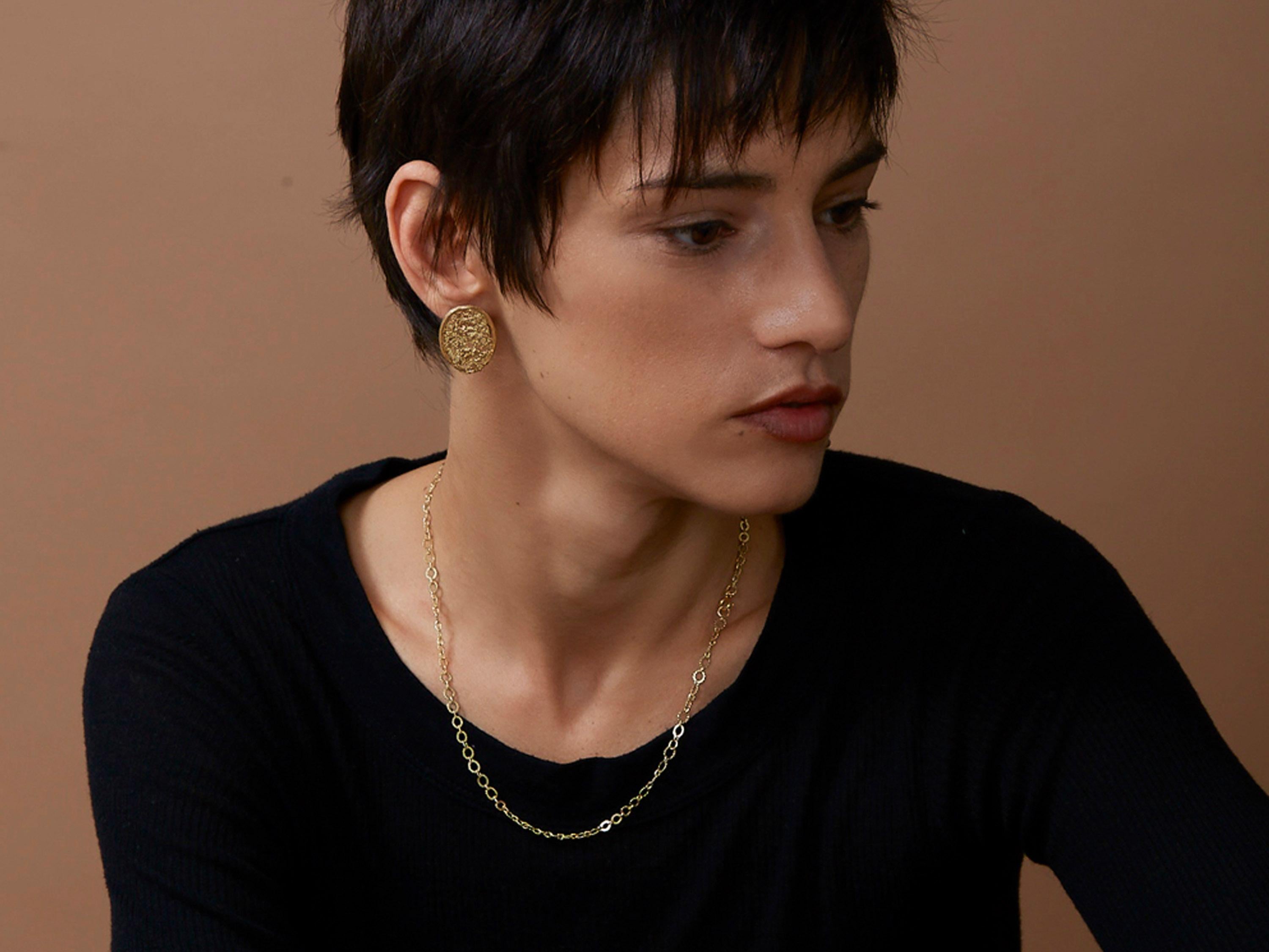 14 Karat Recycled Yellow Gold Tempus Earring by Mon Pilar In New Condition For Sale In Brooklyn, NY