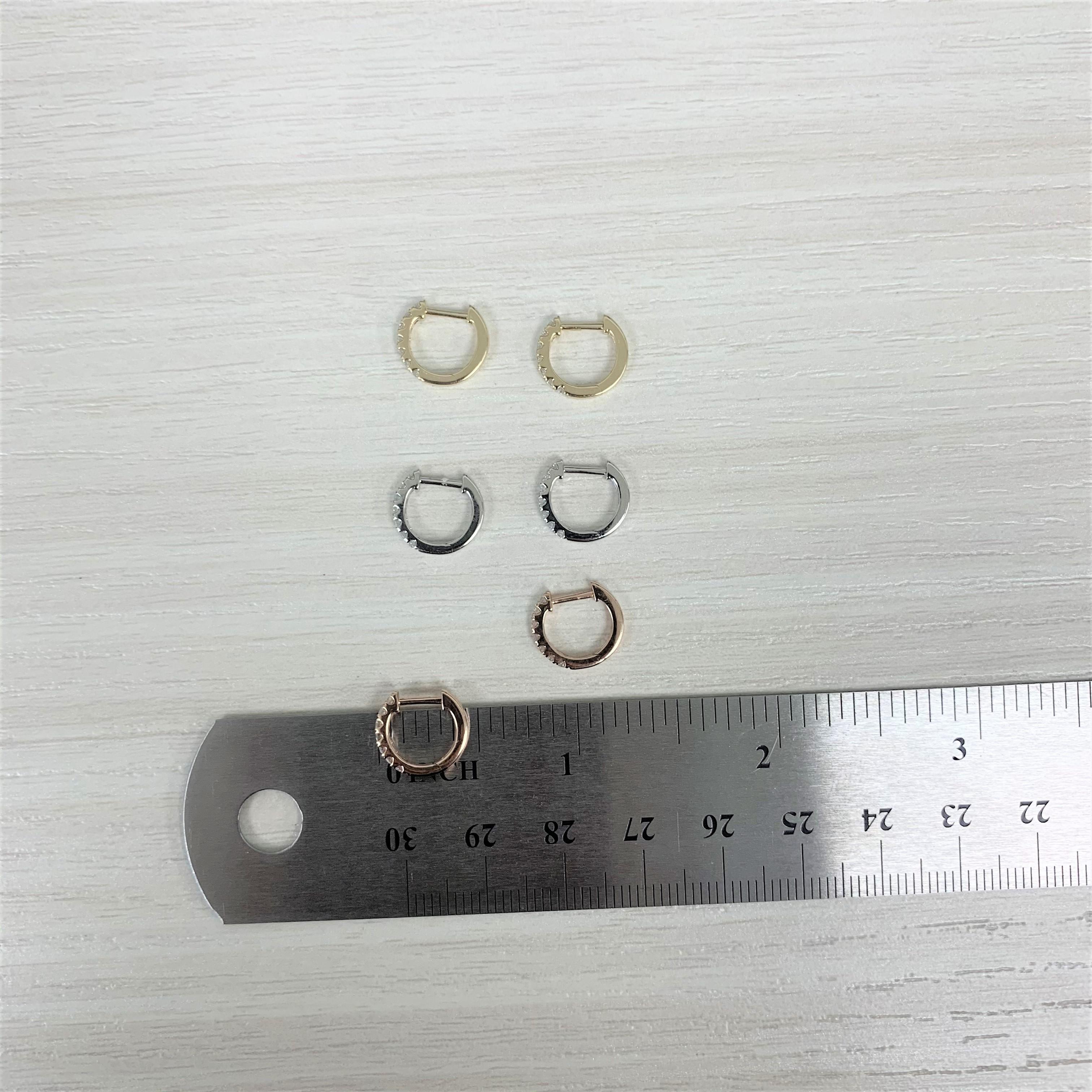 Pendientes Huggie de Diamantes de 0,20 Quilates en Oro Rosa de 14 Kilates Corte redondo en venta