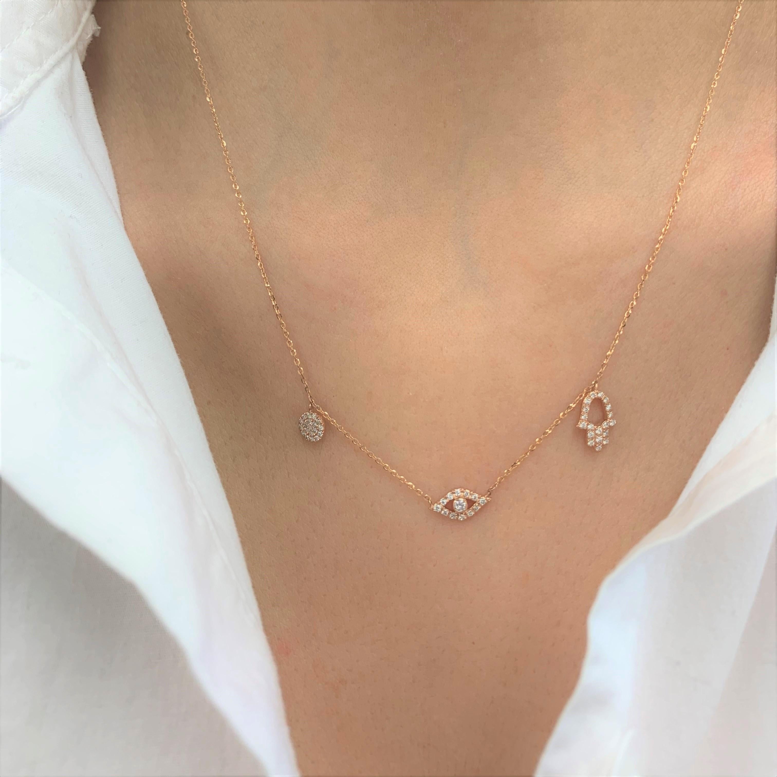 Contemporaneo Collana in oro rosa 14 carati con diamante da 0,23 carati, malocchio e hamsa in vendita