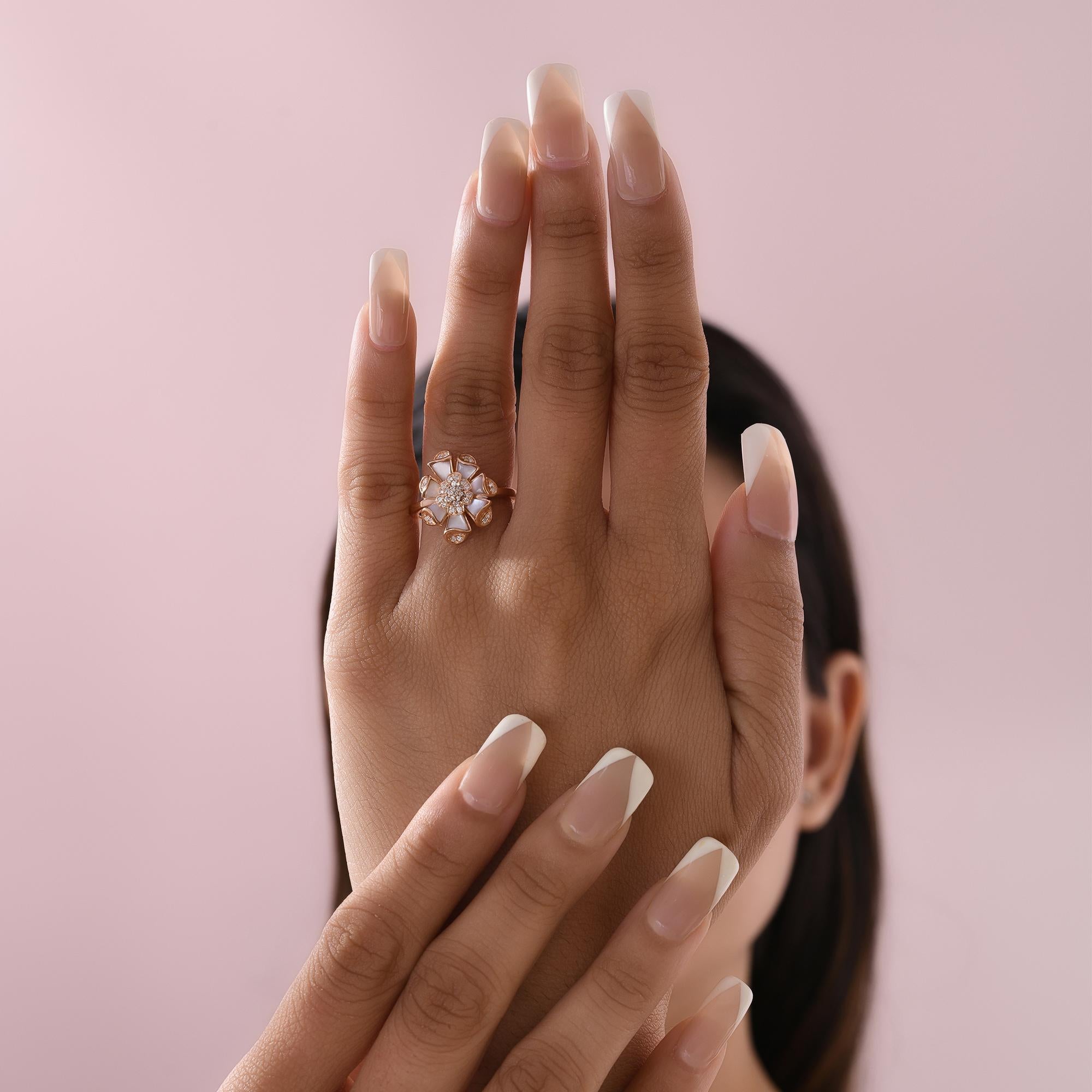 En vente :  Bague cocktail florale en or rose 14 carats 0,82 TCW Diamond Mother Of Pearl 7