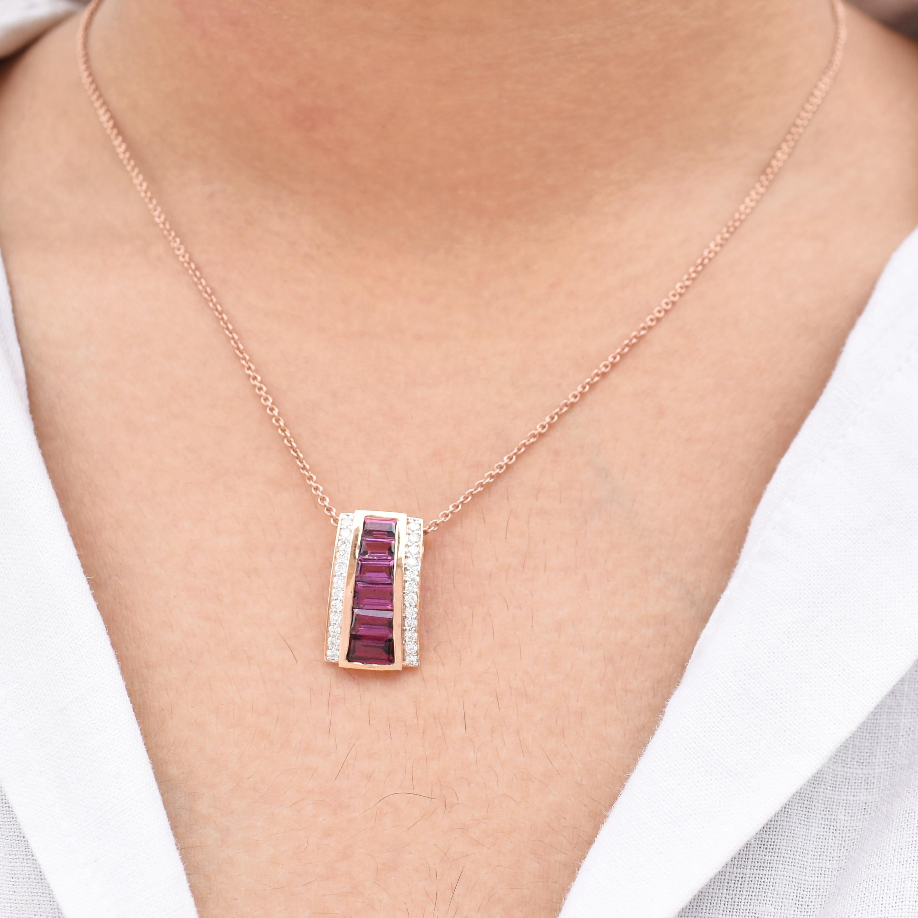 Collana con ciondolo a piramide di diamanti in oro rosa 14 carati Baguette Rhodolite Art Deco in vendita 1