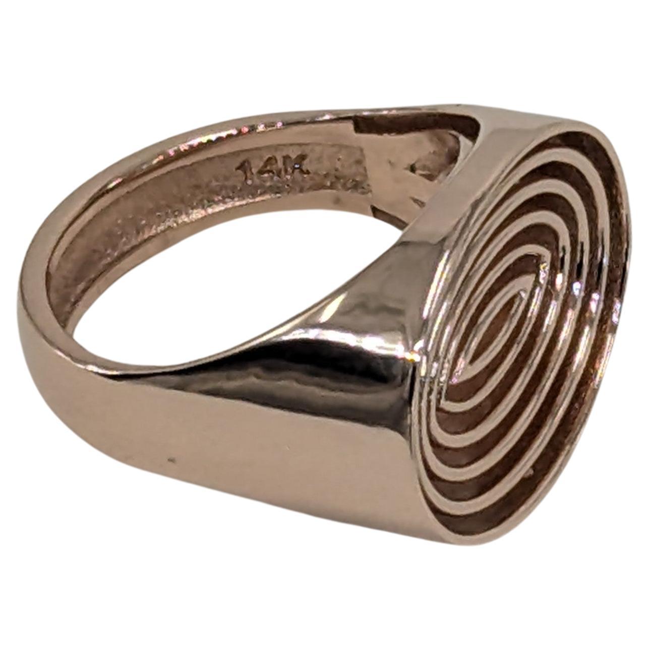 Im Angebot: Konkaver ovaler Ring aus 18 Karat Roségold () 2