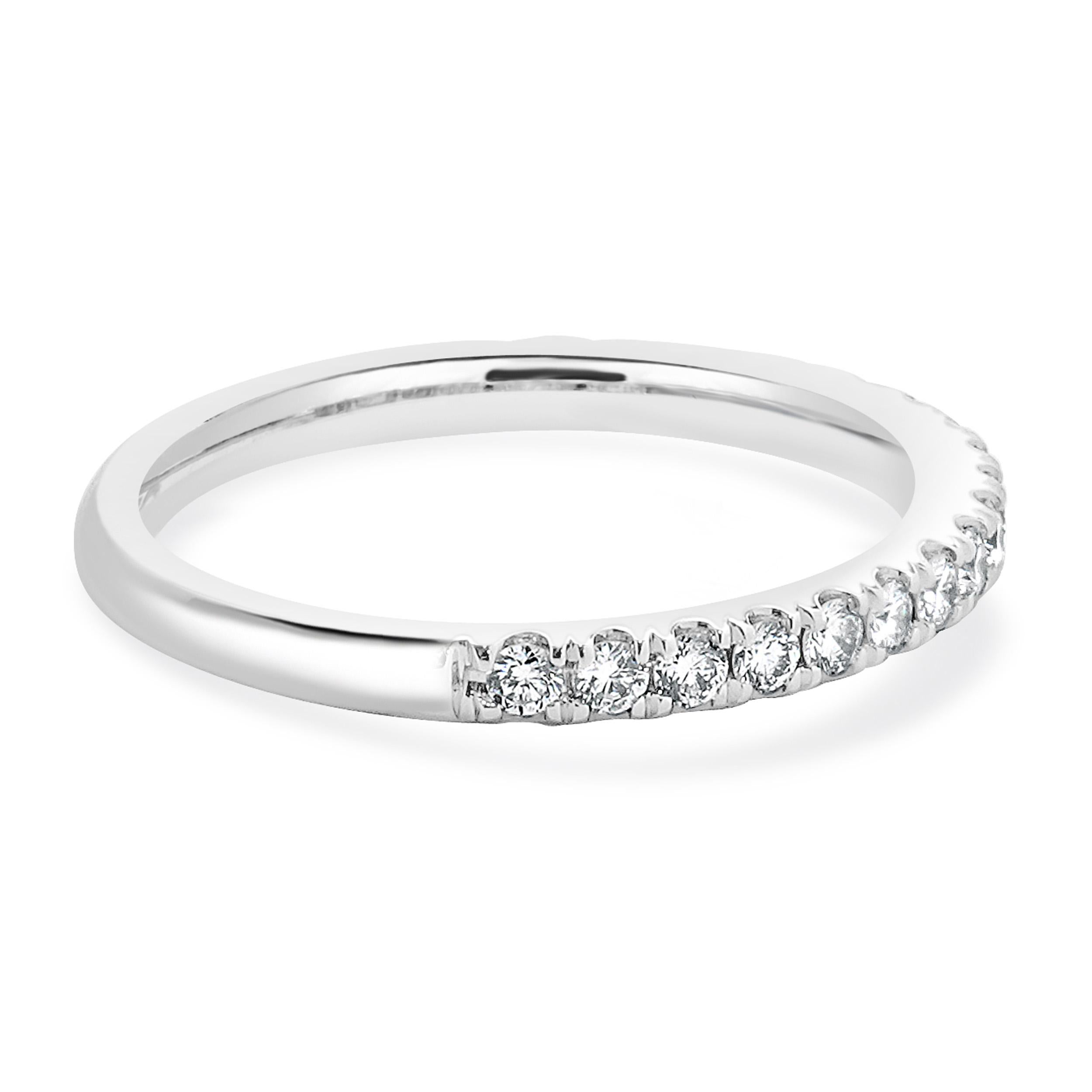 14 Karat White Gold Diamond Band In Excellent Condition For Sale In Scottsdale, AZ