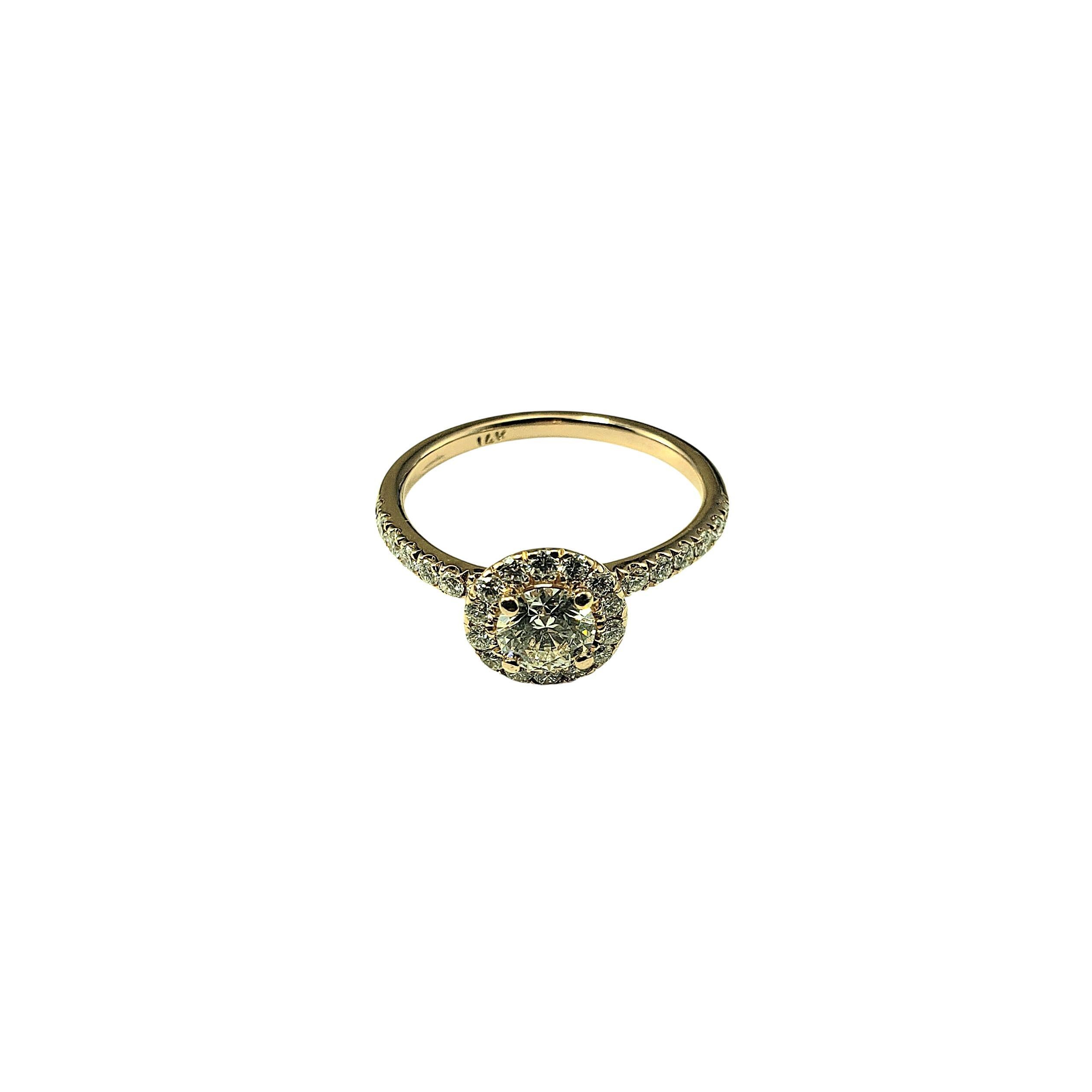 Bague de fiançailles en or rose 14K avec halo de diamants Taille 6.5

Romantique et radieuse, cette bague en or rose 14 carats est ornée d'un étincelant diamant rond de taille brillant (environ 0,50 ct.), rehaussé de 28 diamants étincelants* dans le