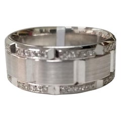 14 Karat White Gold Diamond Pavé Link Ring with Matte Finish