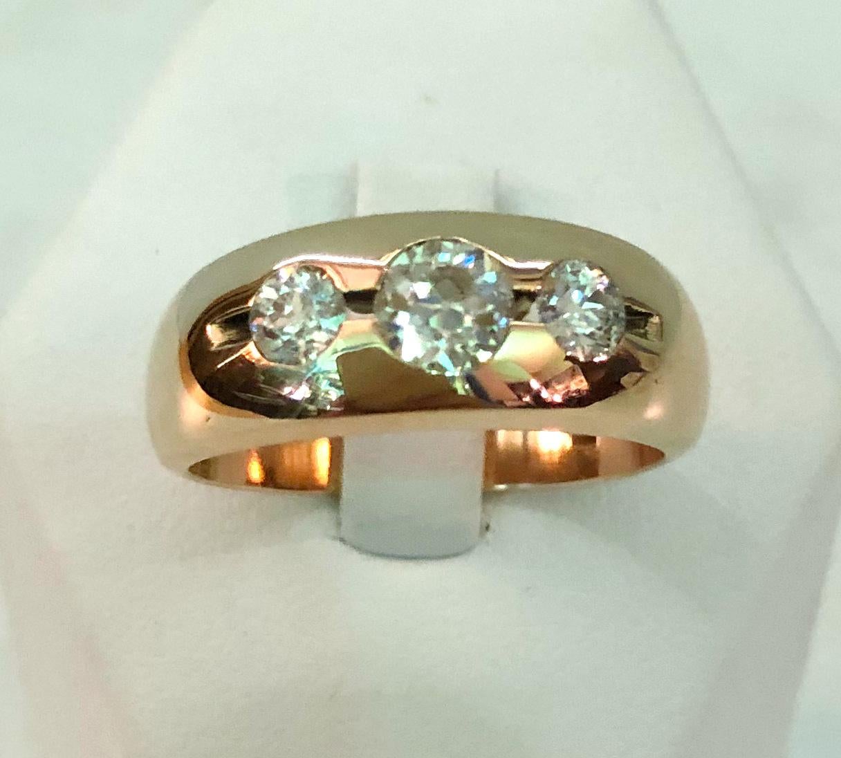 14 karat rose gold ring with 3 brilliant diamonds for a total of 1 karat, Italy 1940-1950s
Ring size US 9.5
