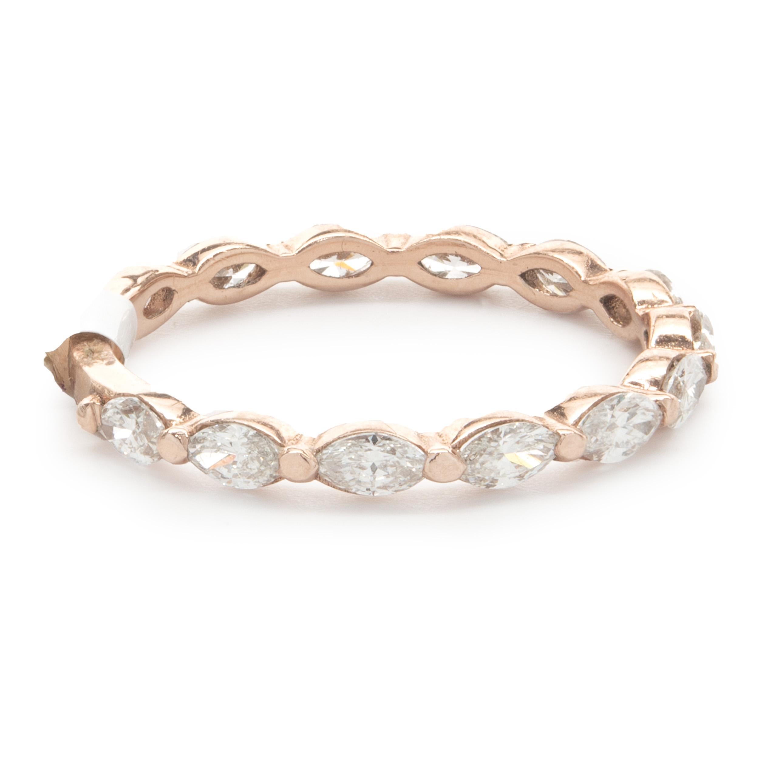 Diseñador: Custom
Material: oro rosa de 14 quilates
Diamante: talla marquesa = 0,88cttw
Color: G
Claridad: SI1
Talla: 6.5 (tallas complementarias disponibles bajo pedido)
Peso: 1.47 gramos