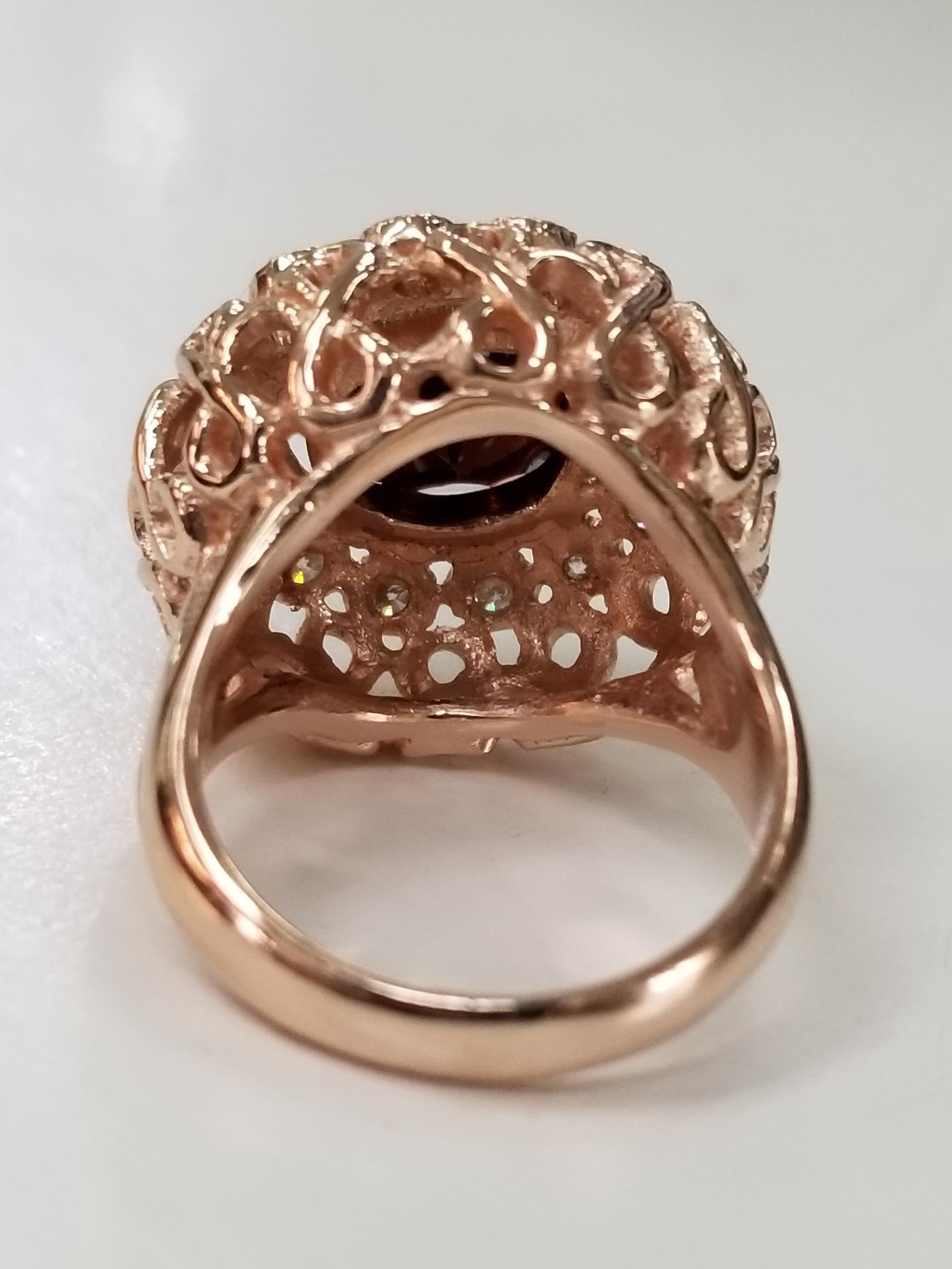 14 Karat Roségold Granat und Diamant gewölbter Ring im Angebot 1