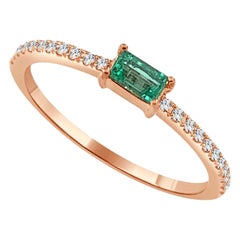 Bague empilable en or rose 14 carats avec émeraude verte, pierre de naissance
