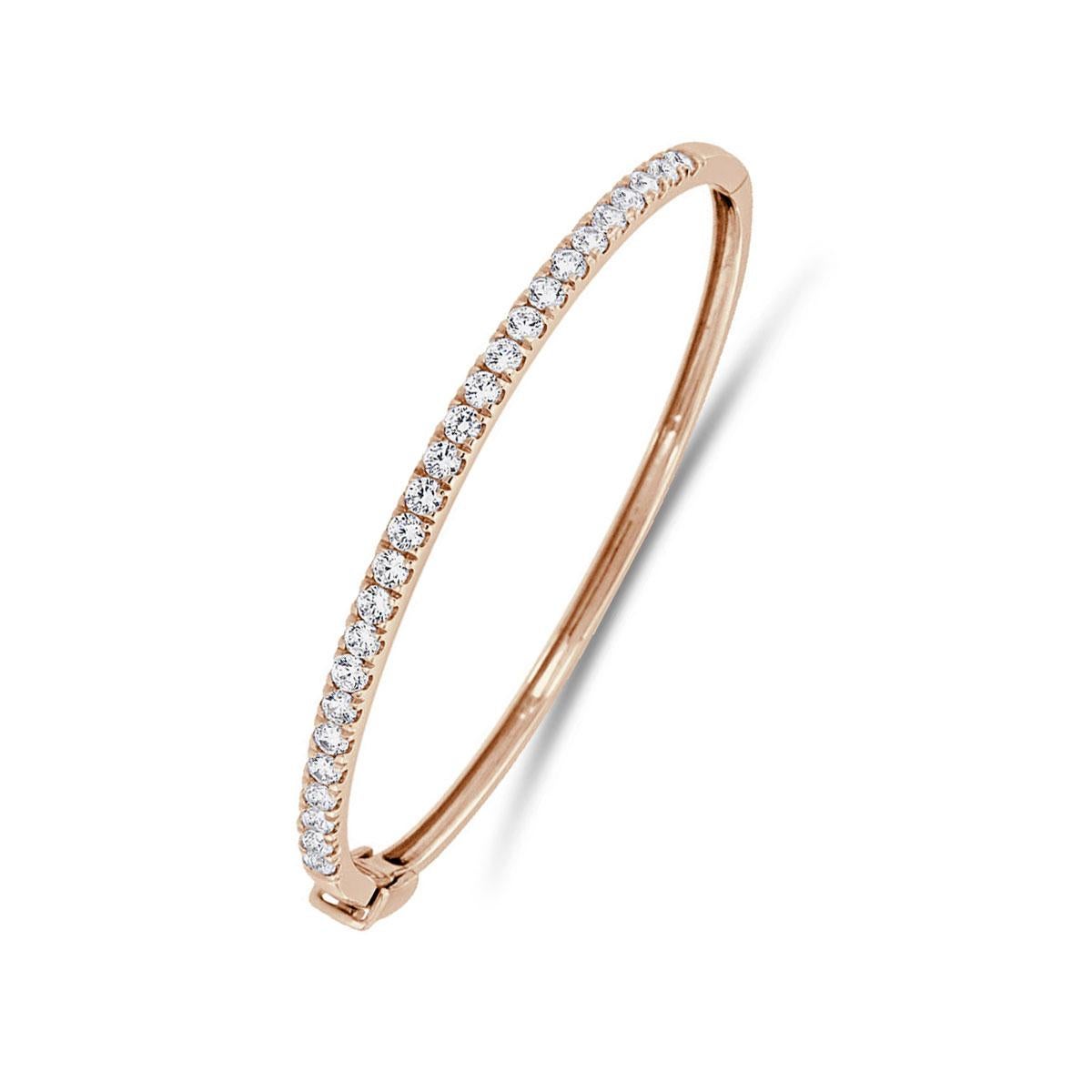 Taglio rotondo Bangle in oro rosa 14 carati con diamanti micro-forati da 2 carati in vendita