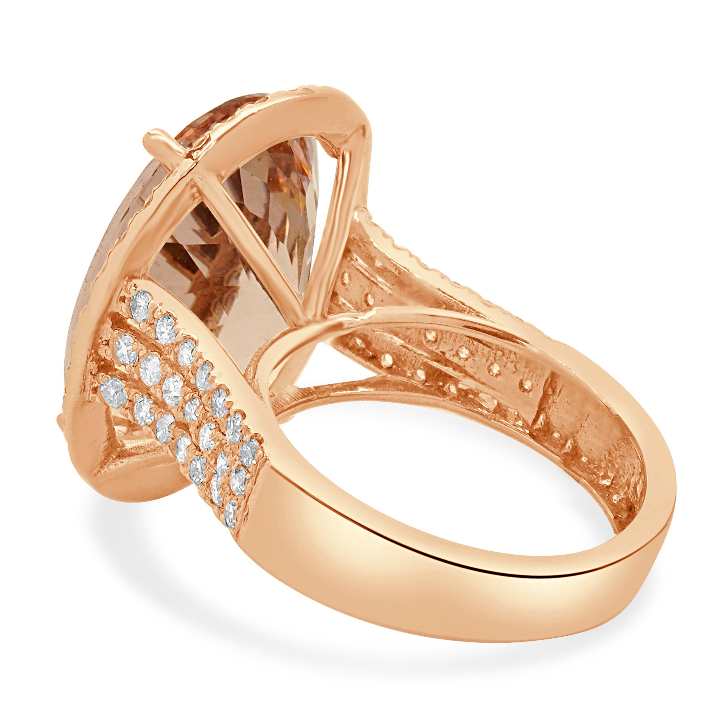 Taglio ovale Anello in oro rosa 14 carati con morganite e diamanti in vendita