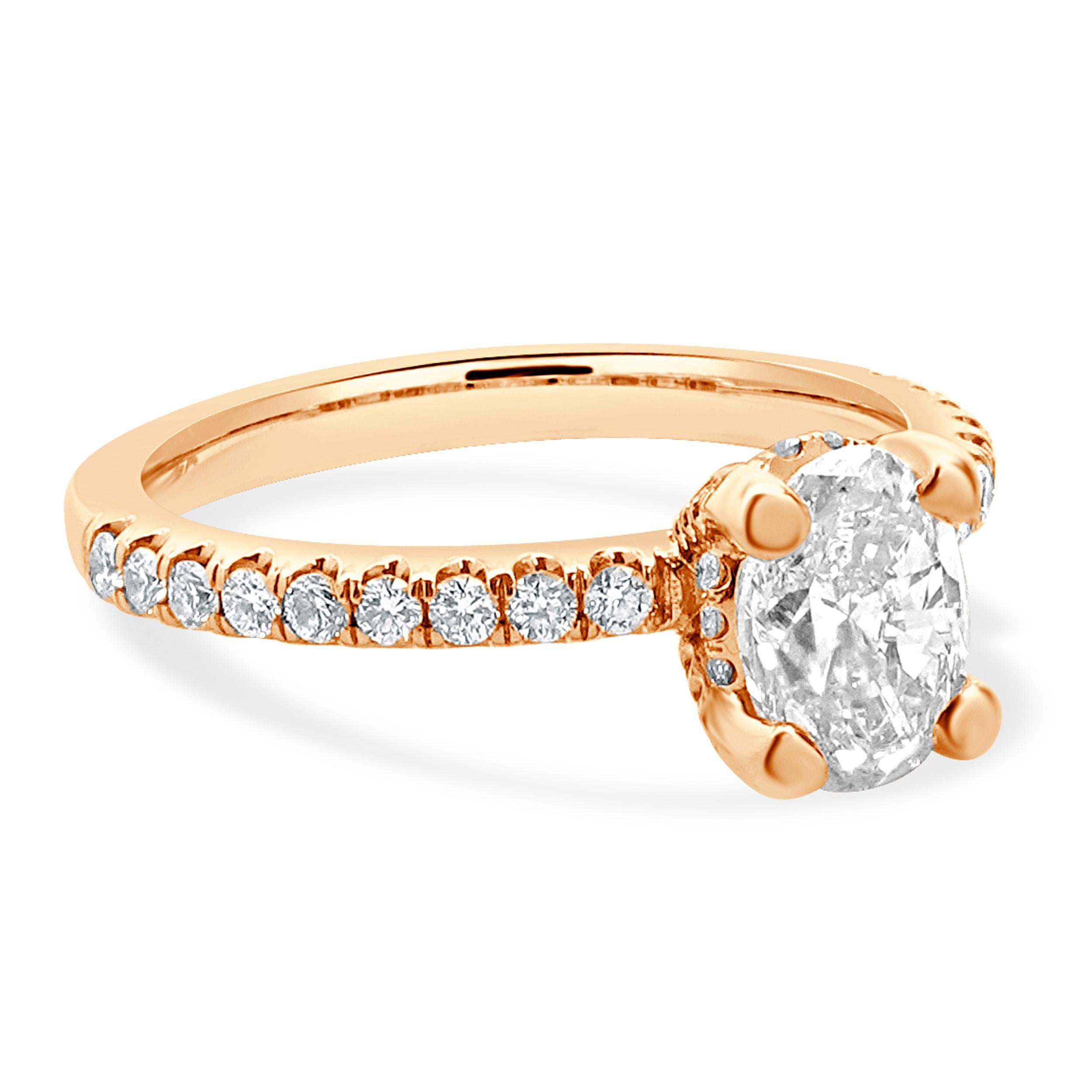Ovaler Diamant-Verlobungsring aus 14 Karat Roségold mit Halo (Ovalschliff) im Angebot