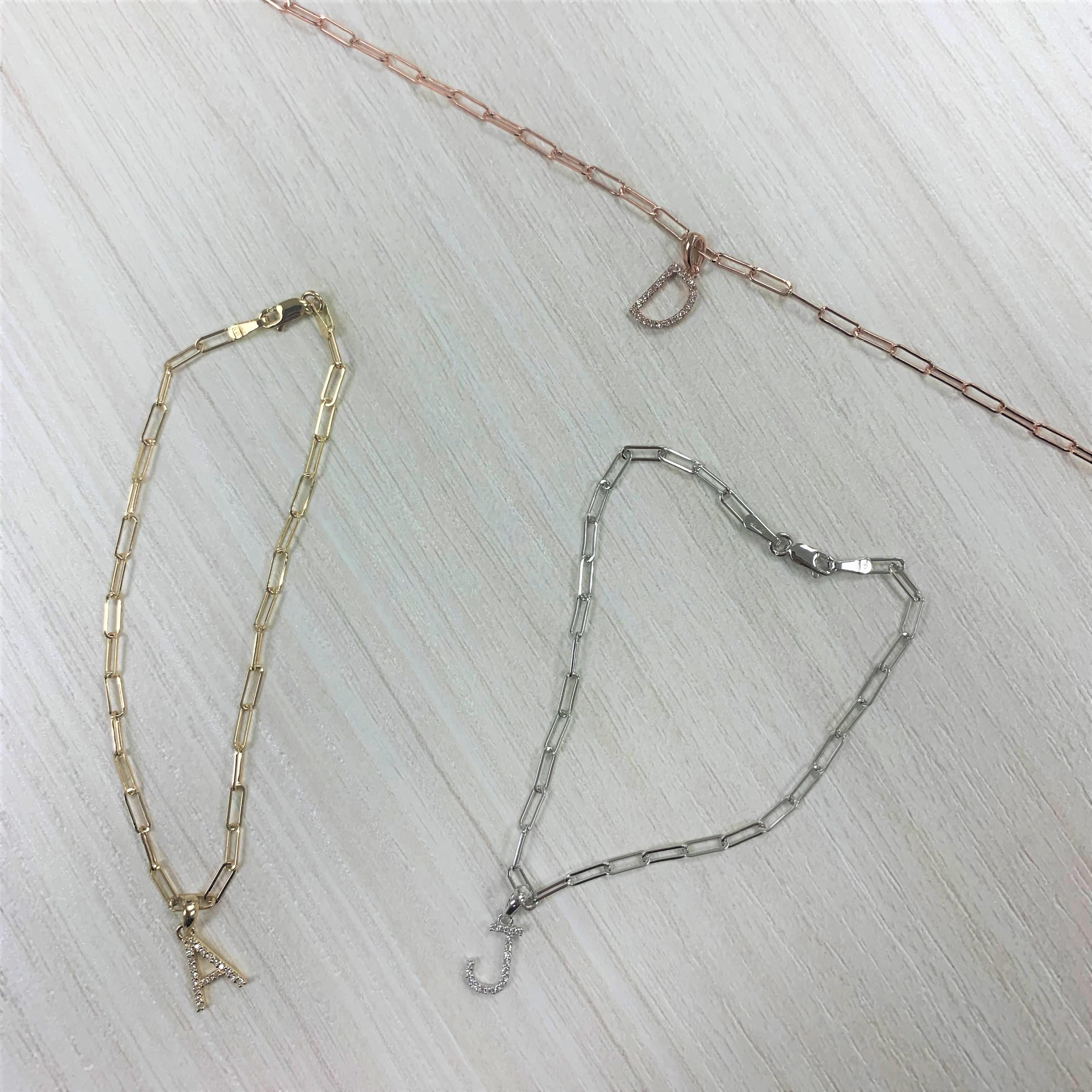 Taille simple Bracelet à maillons en forme de clip en or rose 14 carats avec diamants et initiale « S » en vente