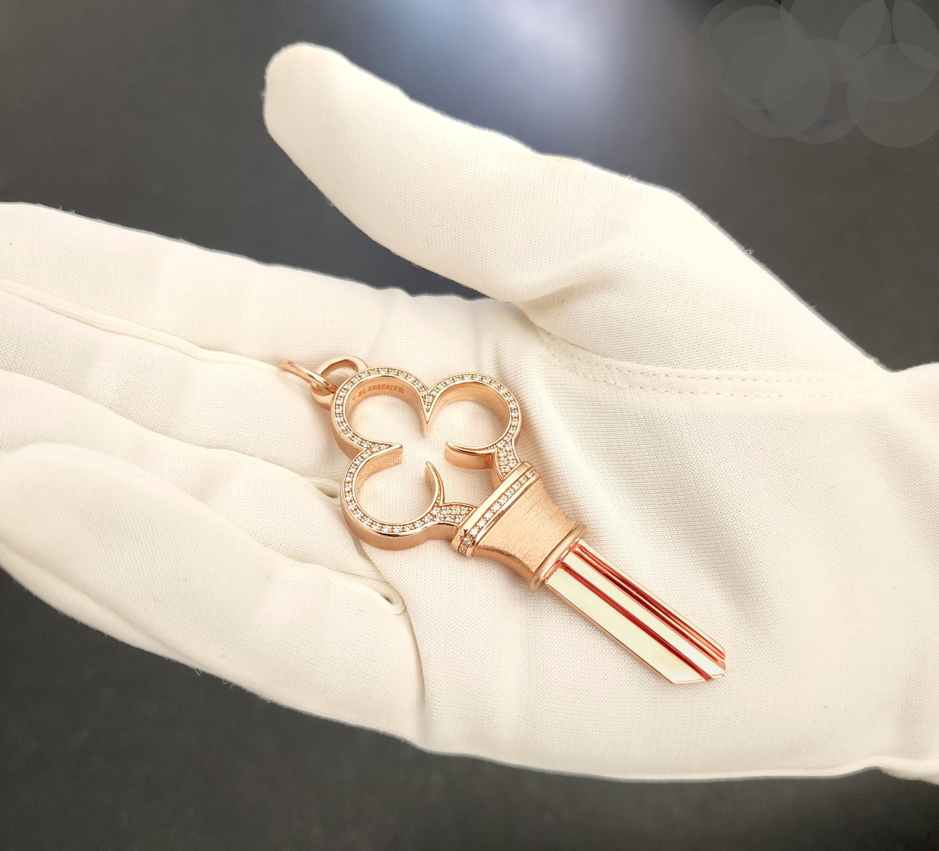 Colgante Llave de Casa Real de Oro Rosa de 14 Kilates con Diamante. Renacimiento gótico en venta