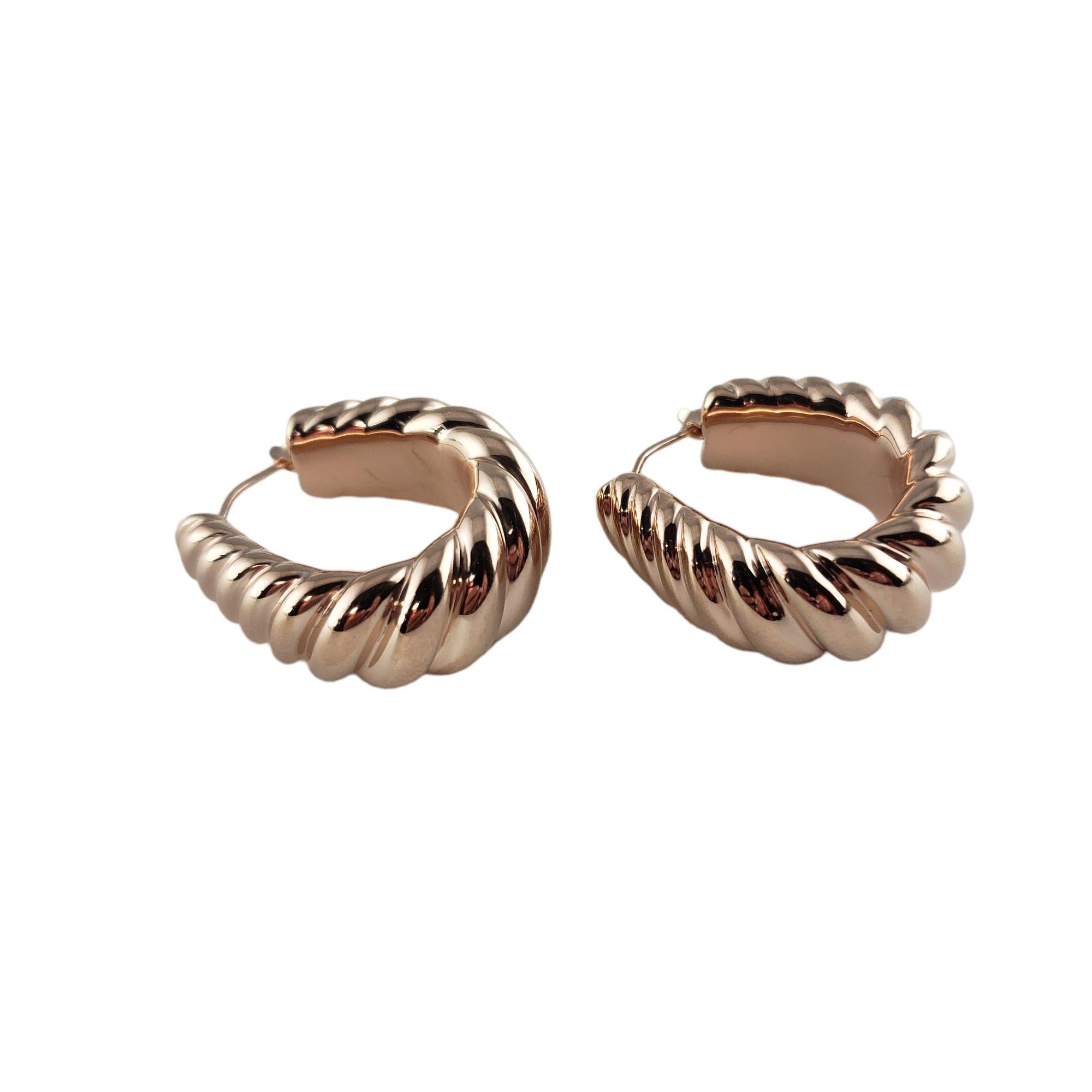 14 Karat Rose Gold Ribbed Hoop Earrings In Good Condition For Sale In Washington Depot, CT