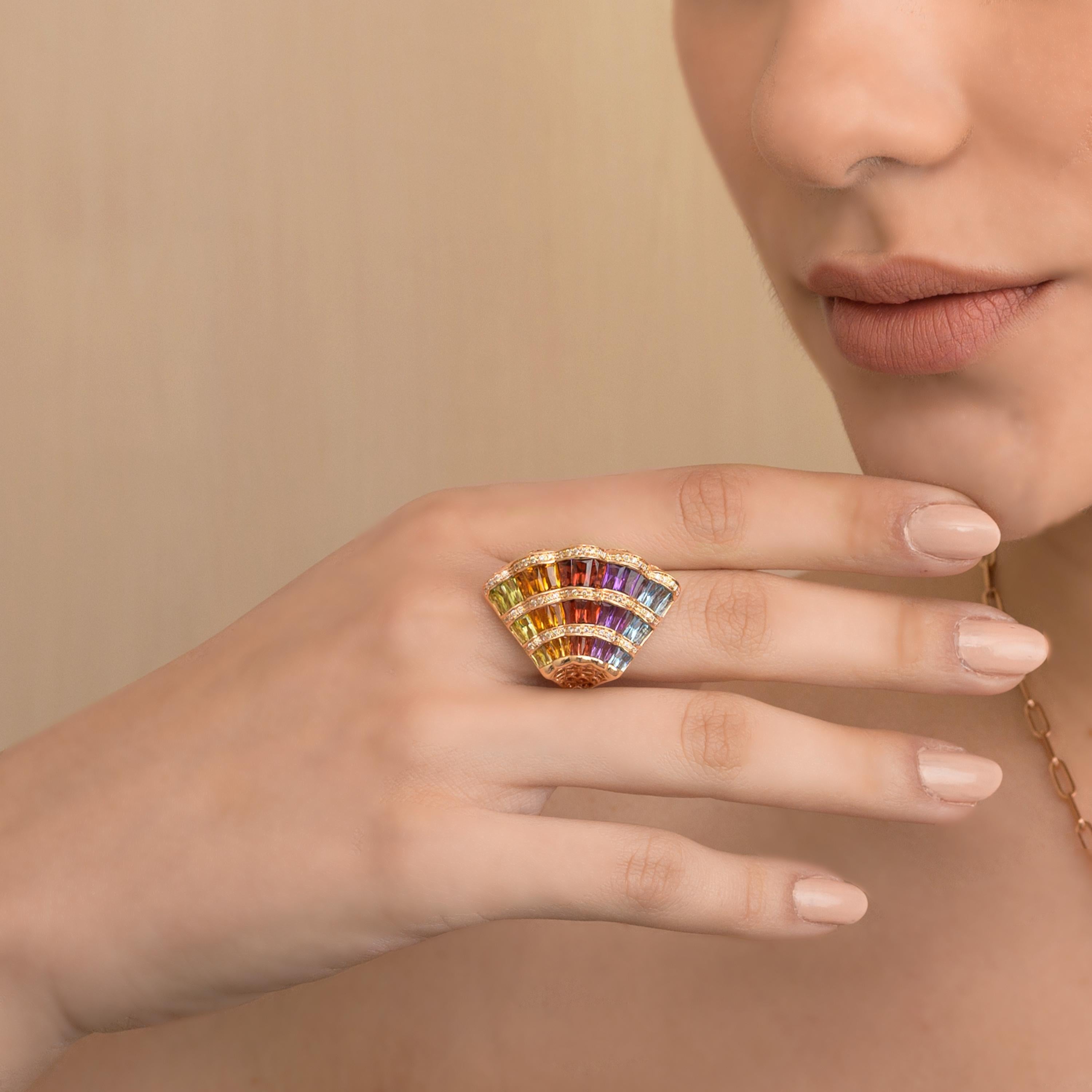 Lassen Sie sich von der Schönheit und Raffinesse dieses Cocktailrings mit Regenbogen-Edelsteinen verzaubern - ein absoluter Hingucker, der über konventionelles Schmuckdesign hinausgeht. Dieser bemerkenswerte Ring ist von Anmut und Farbe durchdrungen