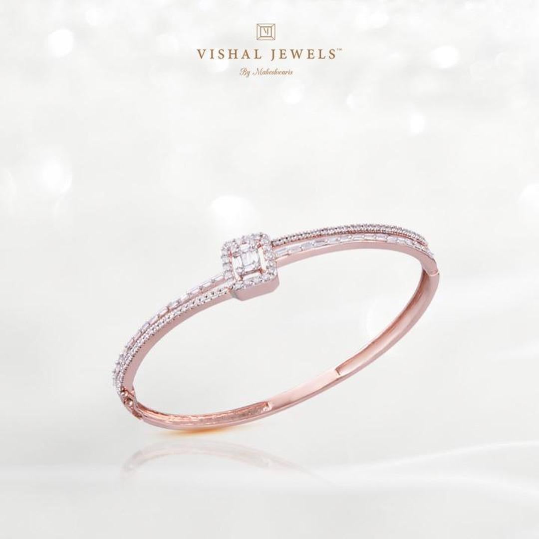 Diamond: 0.93 carats 
Gold: 10.234 grams 14k 
Color: HI
Clarity: SI 

Specialising in bringing the most dainty and classic designs to you!