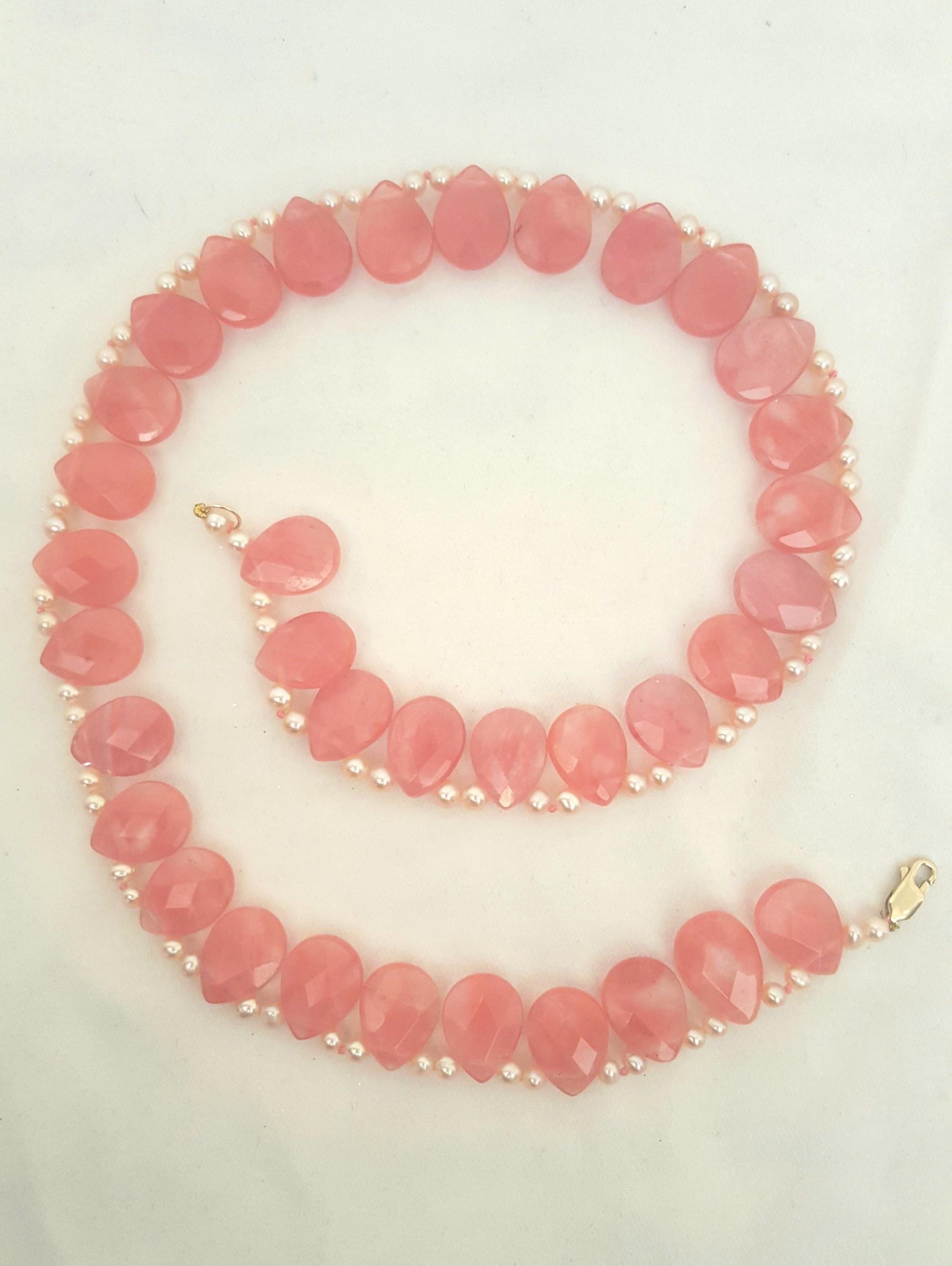 14 Karat Rose Quartz Briolette and Pink Hue Pearl Necklace In Excellent Condition For Sale In Palm Beach, FL