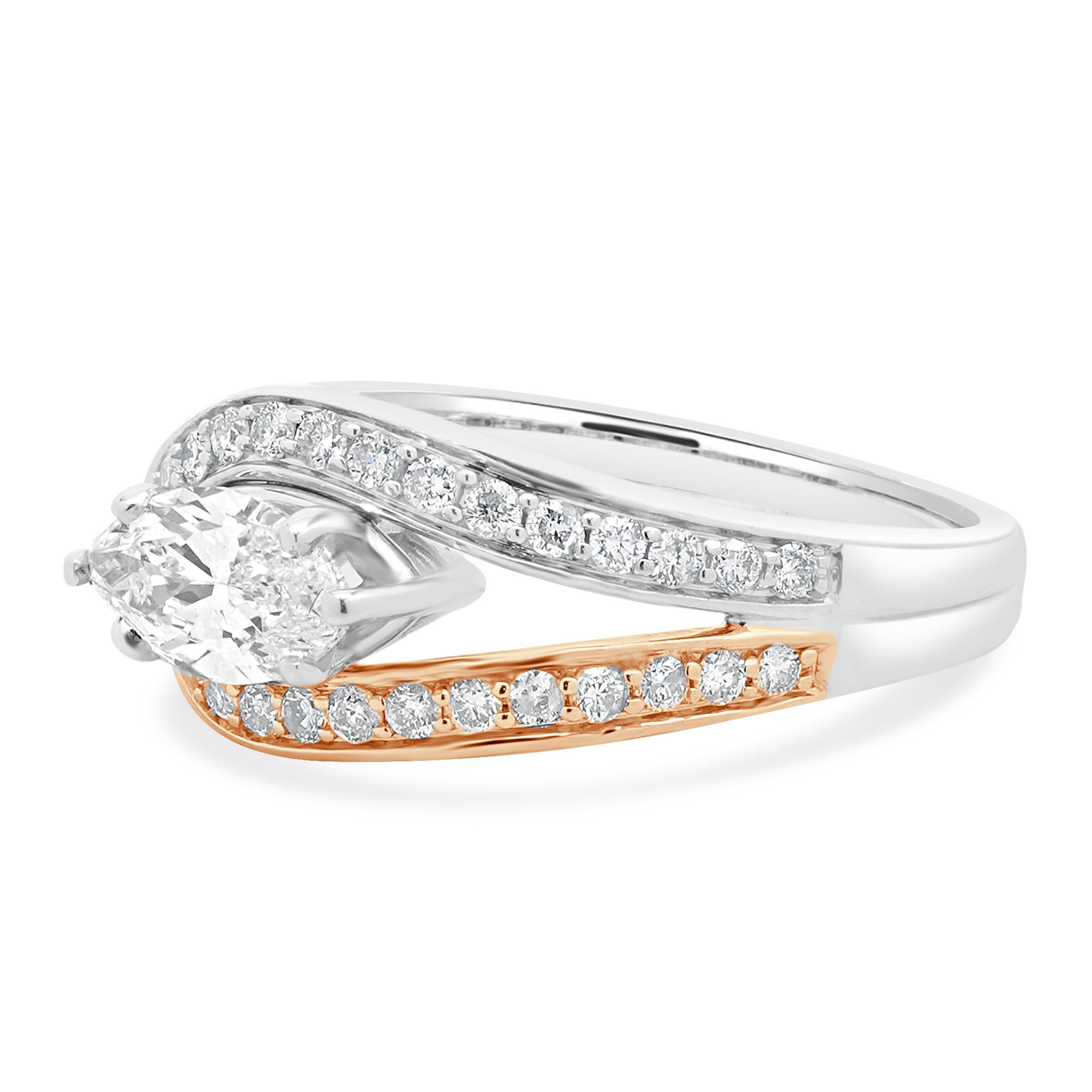 Designer: kundenspezifisch
MATERIAL: 14K Rose & Weißgold
Diamant: 1 Marquise-Schliff = 0,73ct
Farbe: I
Klarheit: SI2
Diamant: 32 runde Diamanten im Brillantschliff = 0,32cttw
Farbe: I / J
Klarheit: I1
Ringgröße: 8.75 (bitte erlauben Sie zwei