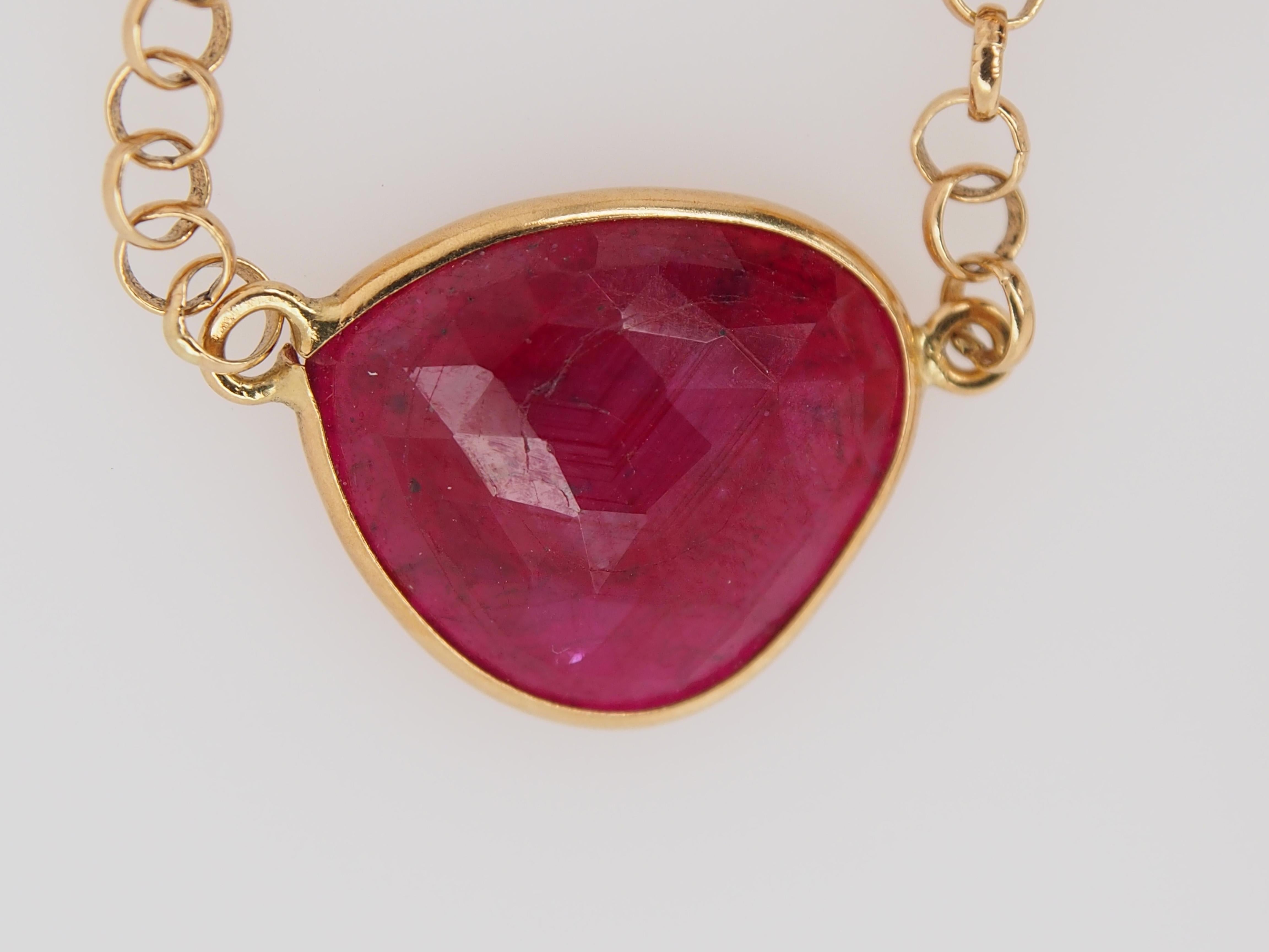 14 Karat Ruby Necklace Yellow Gold Rose Cut 12 Carat In Good Condition In Boca Raton, FL