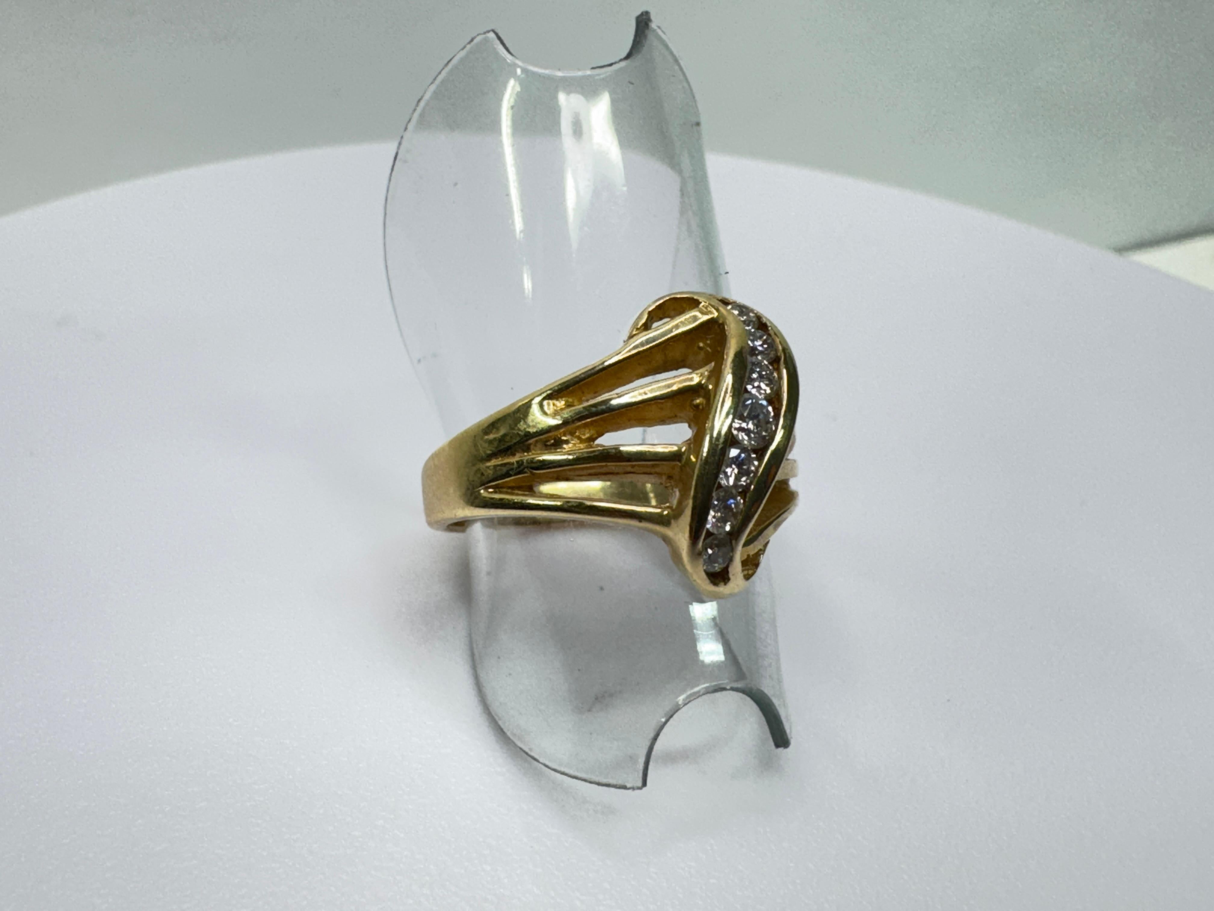 Anello a sette diamanti da 14 carati in vendita 1