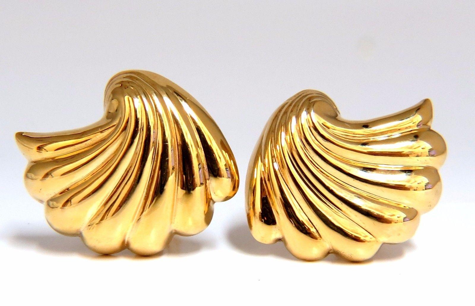 14 Karat Shell Form 3D Clip Earrings In New Condition For Sale In New York, NY