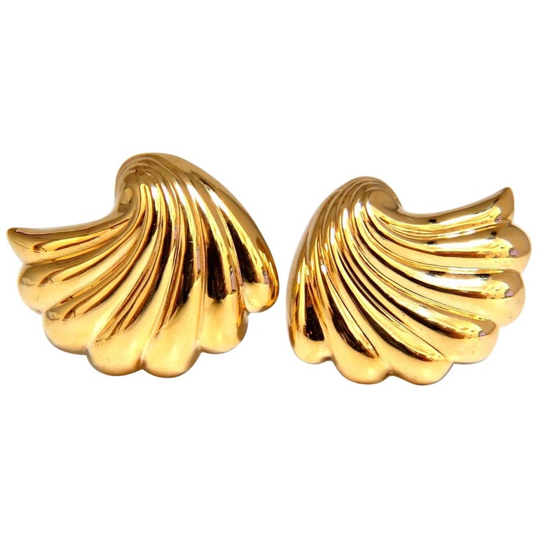14 Karat Shell Form 3D Clip Earrings For Sale at 1stDibs