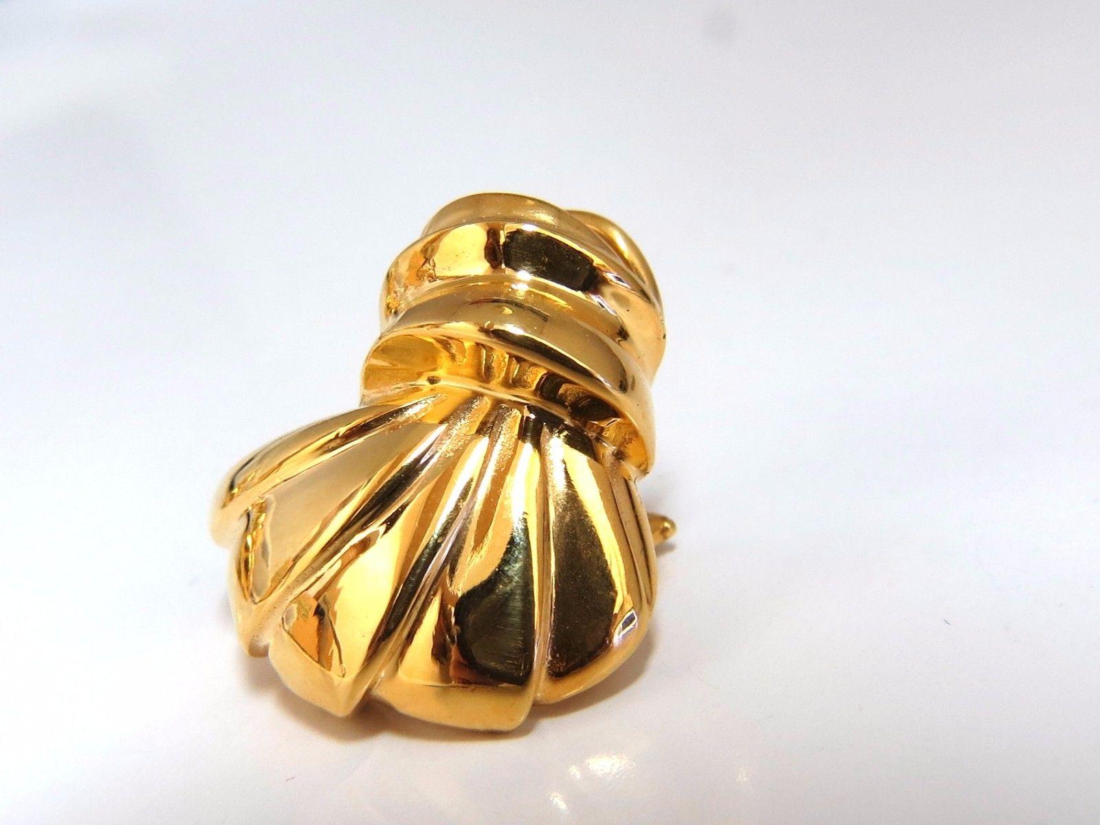 14 Karat Shell Form 3D Clip on Earrings 19 Gram In New Condition For Sale In New York, NY