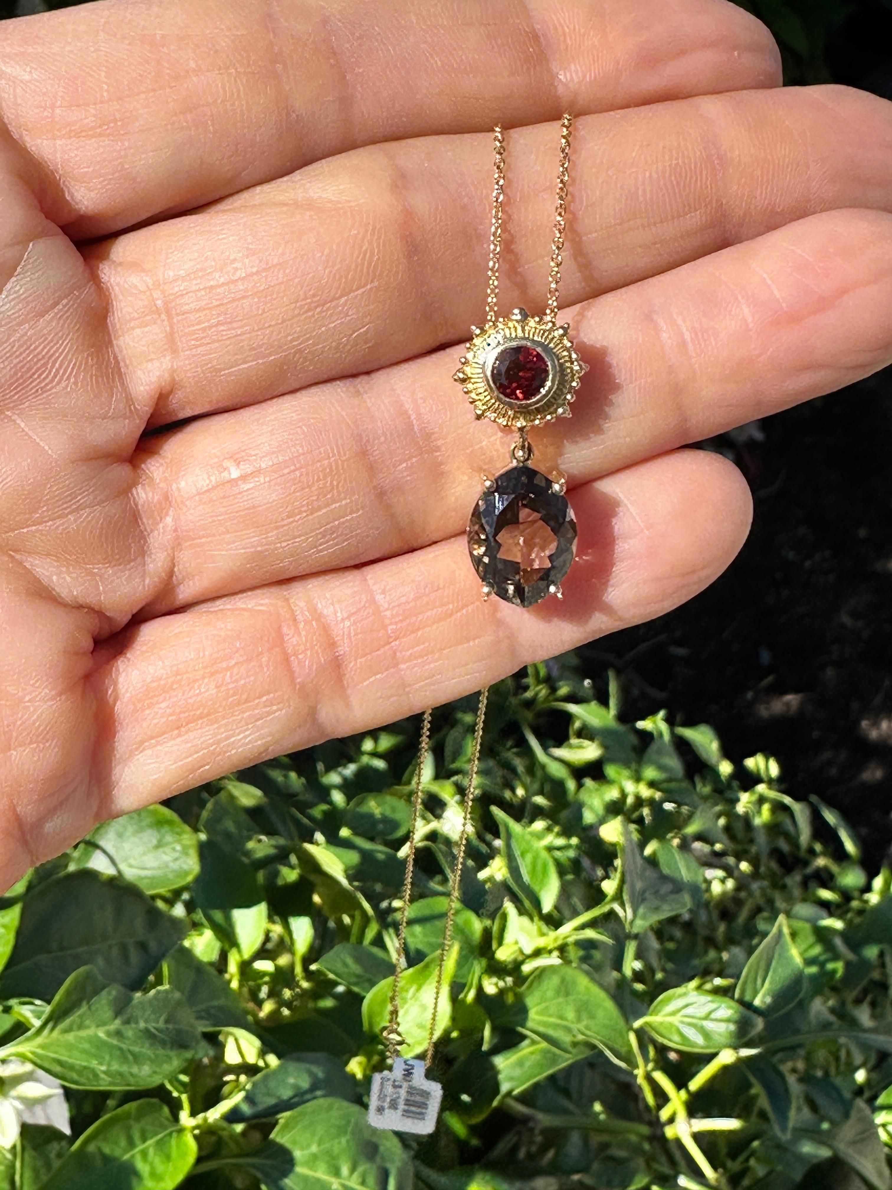 Collana con ciondolo in stile etrusco con topazio fumé e granato, goccia in vendita 4