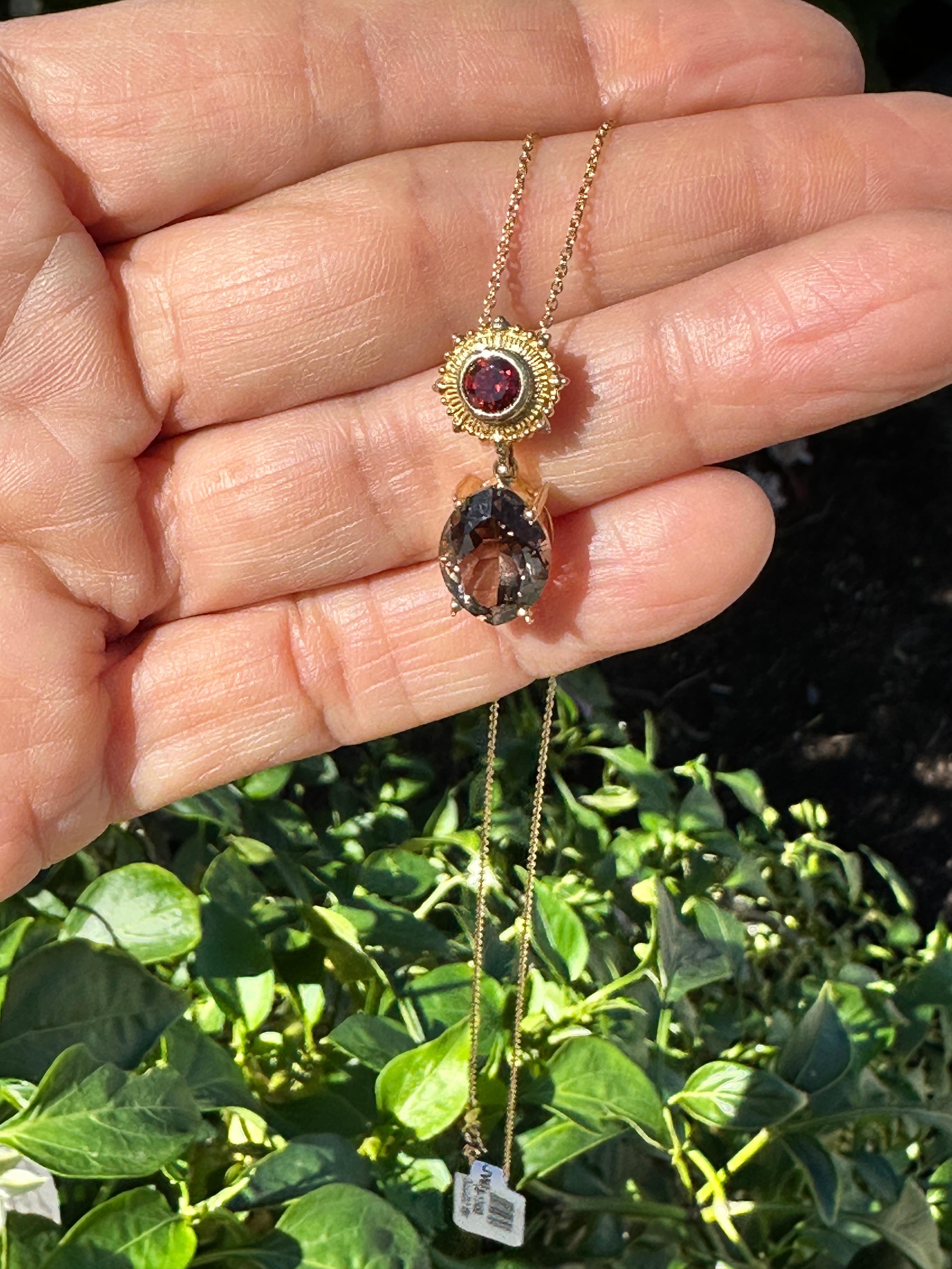 Collana con ciondolo in stile etrusco con topazio fumé e granato, goccia in vendita 5