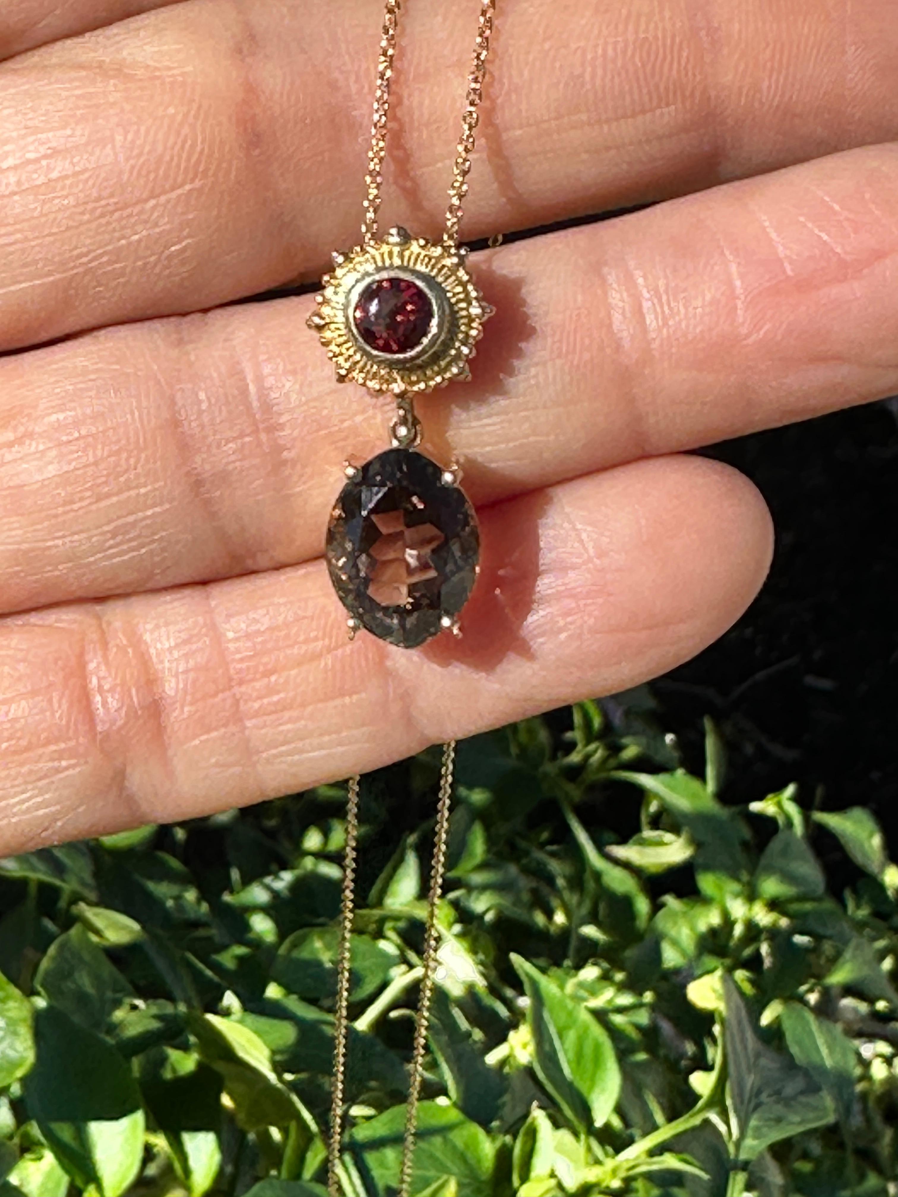 Collana con ciondolo in stile etrusco con topazio fumé e granato, goccia in vendita 6