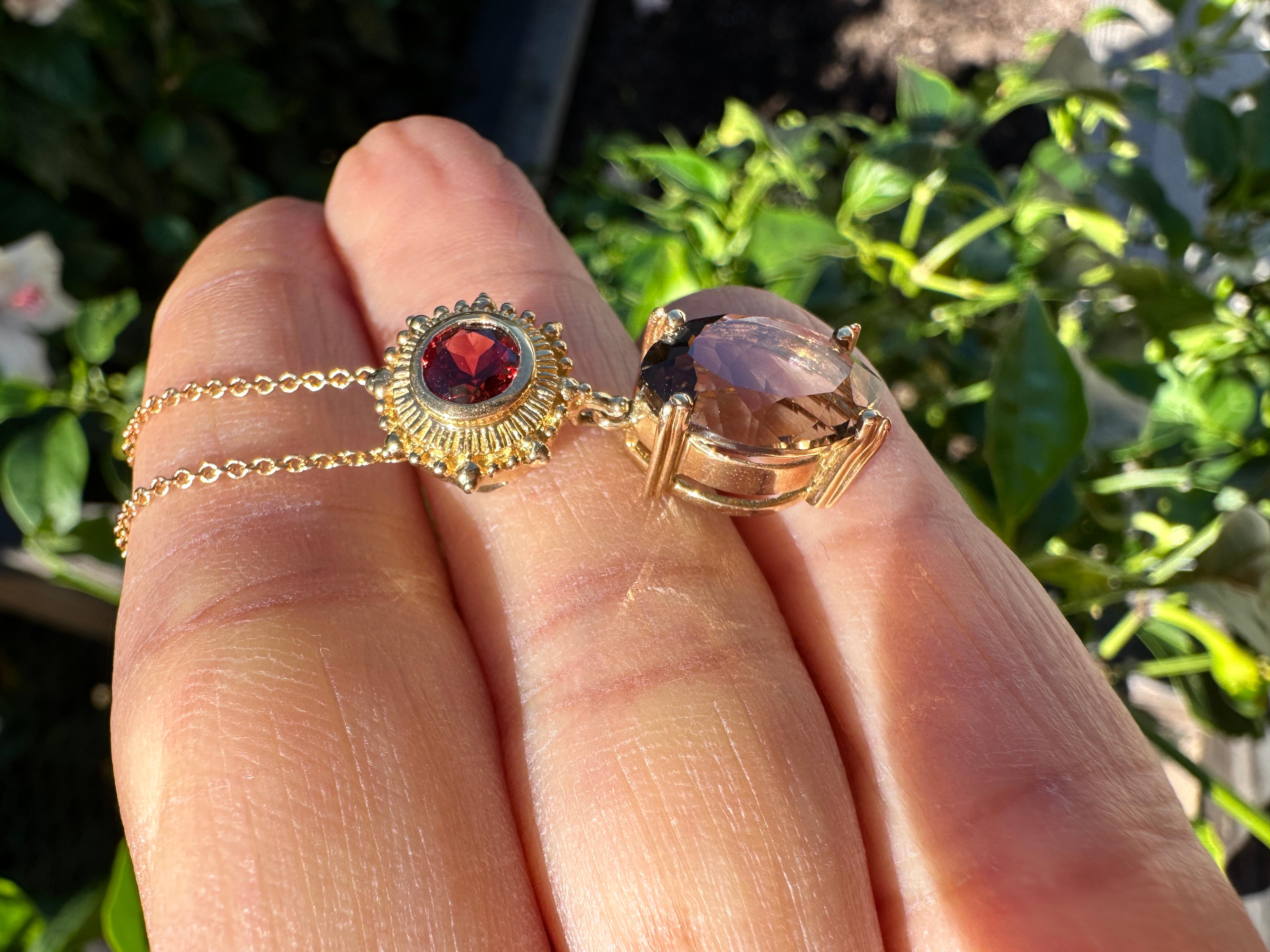 Collana con ciondolo in stile etrusco con topazio fumé e granato, goccia in vendita 7