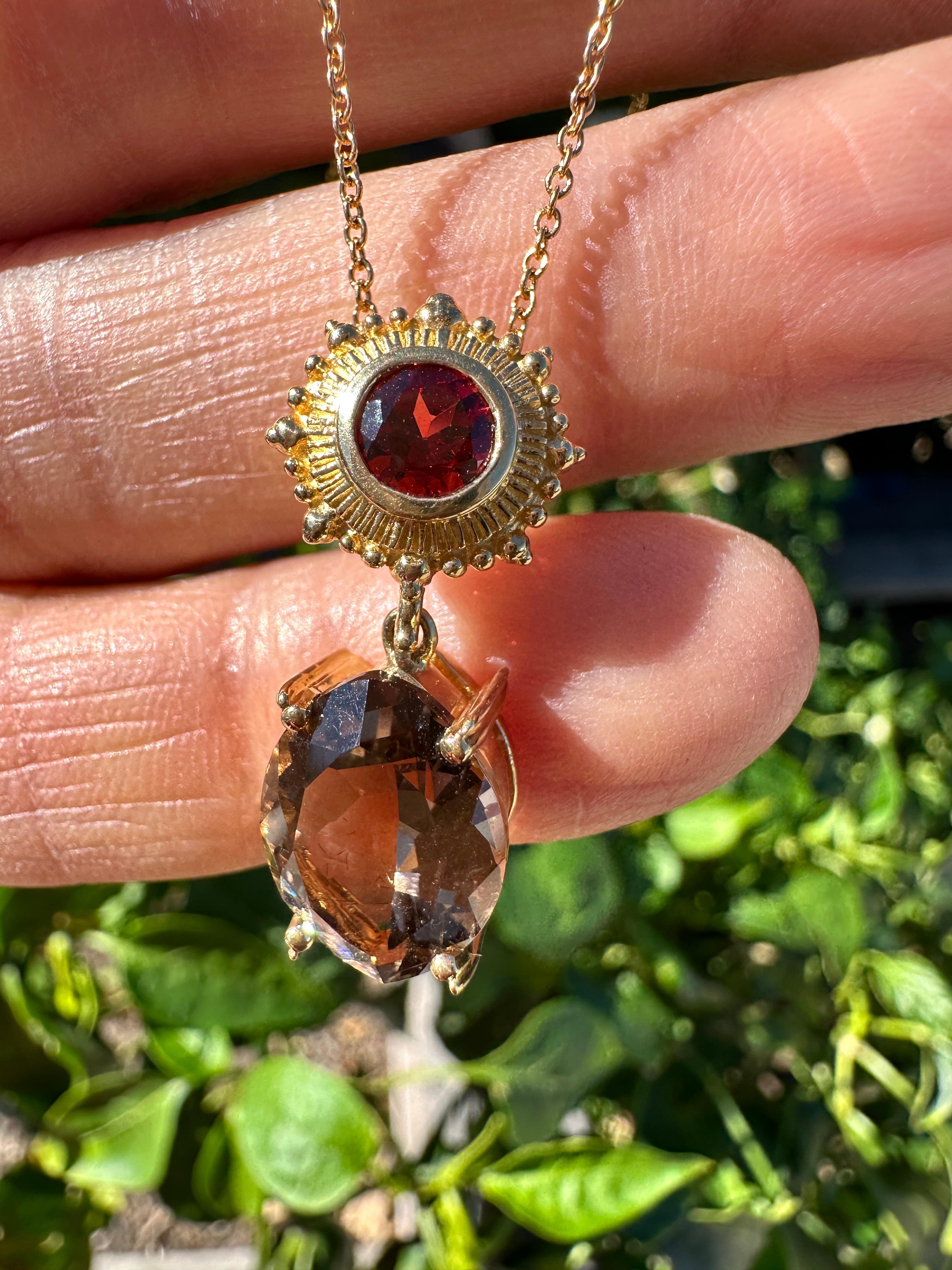 da uomo o donna Collana con ciondolo in stile etrusco con topazio fumé e granato, goccia in vendita