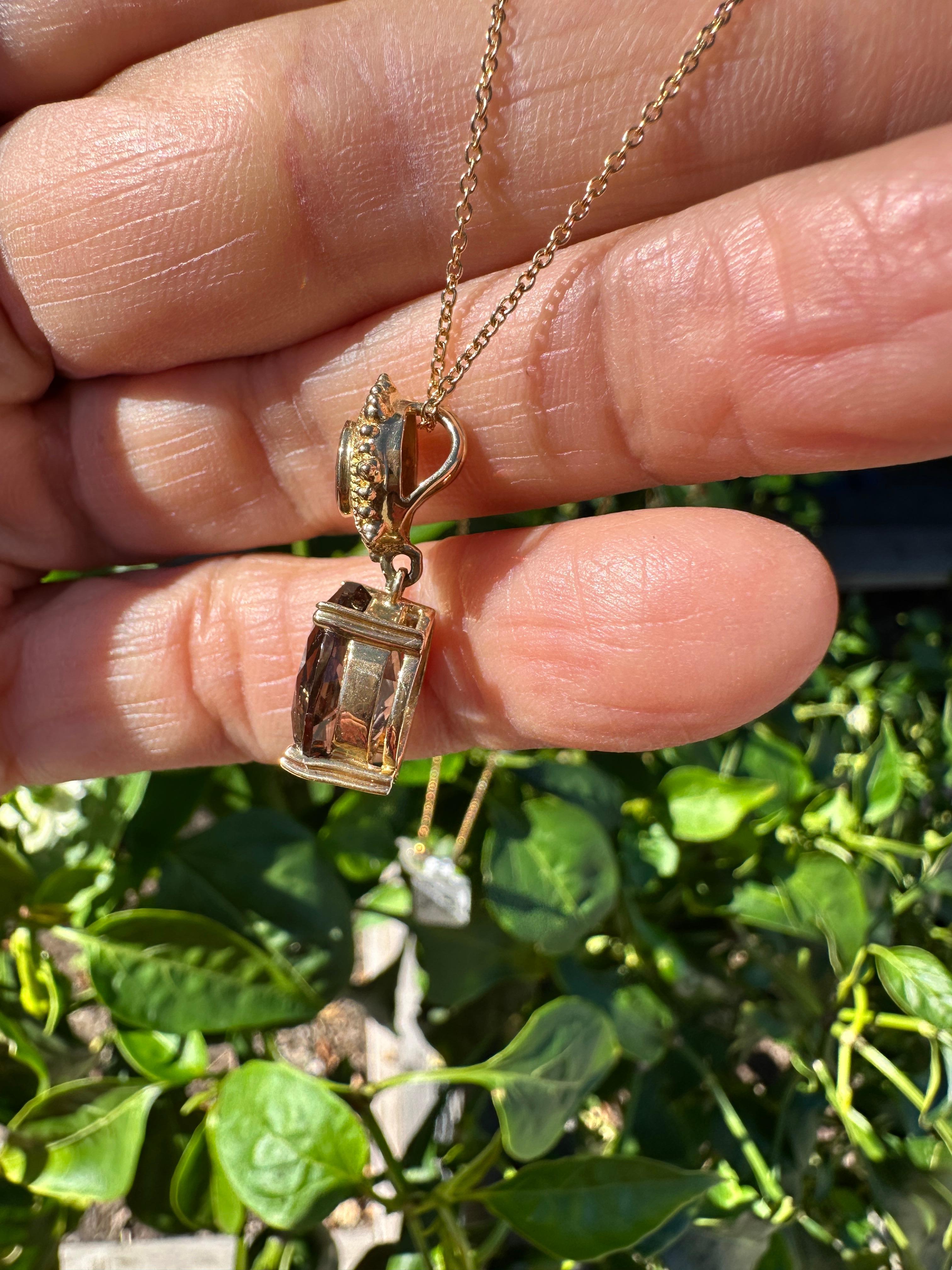 Collana con ciondolo in stile etrusco con topazio fumé e granato, goccia in vendita 1