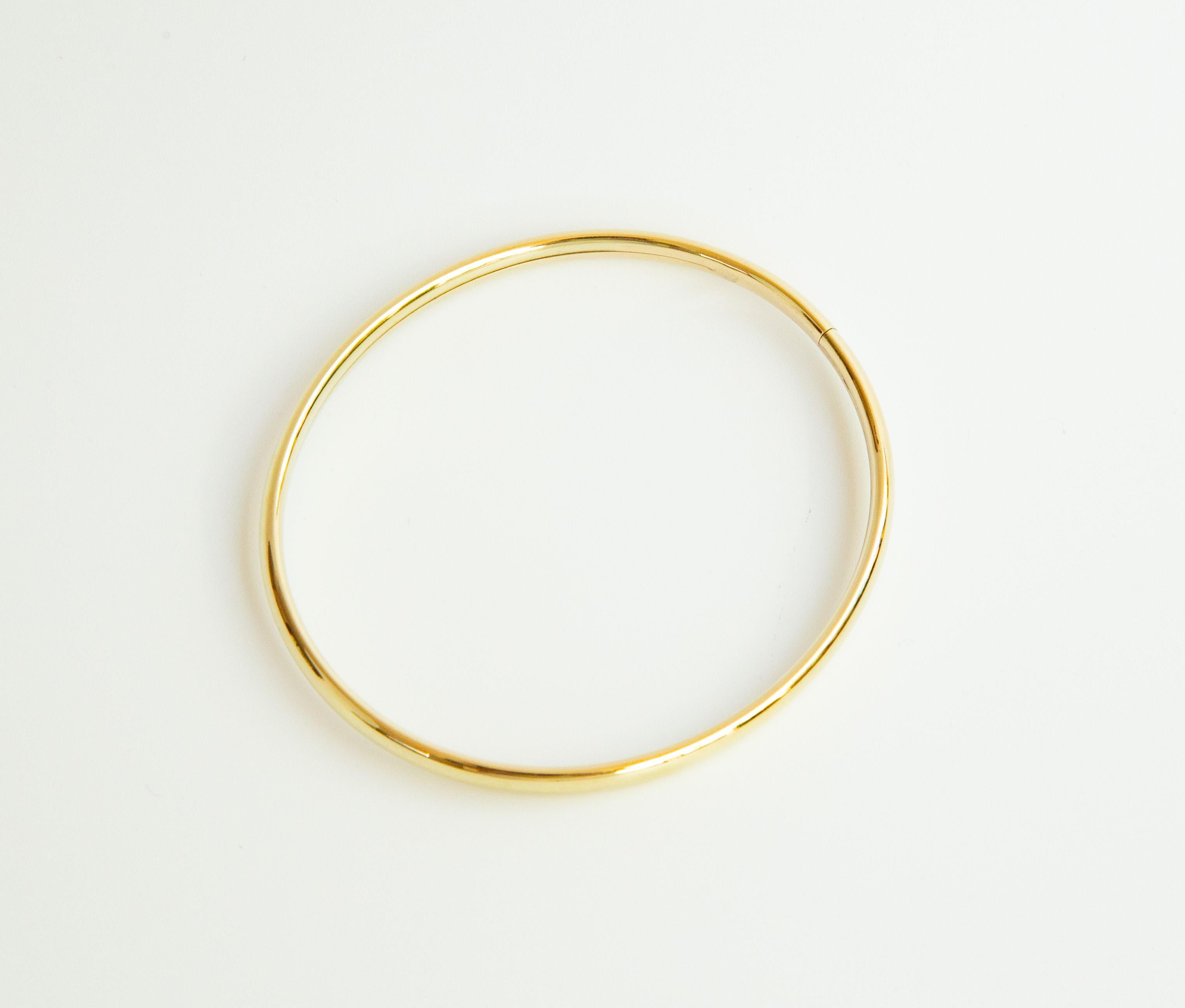 Moderne Bracelet rigide en or jaune massif 14 carats avec fermoir en boîte en vente