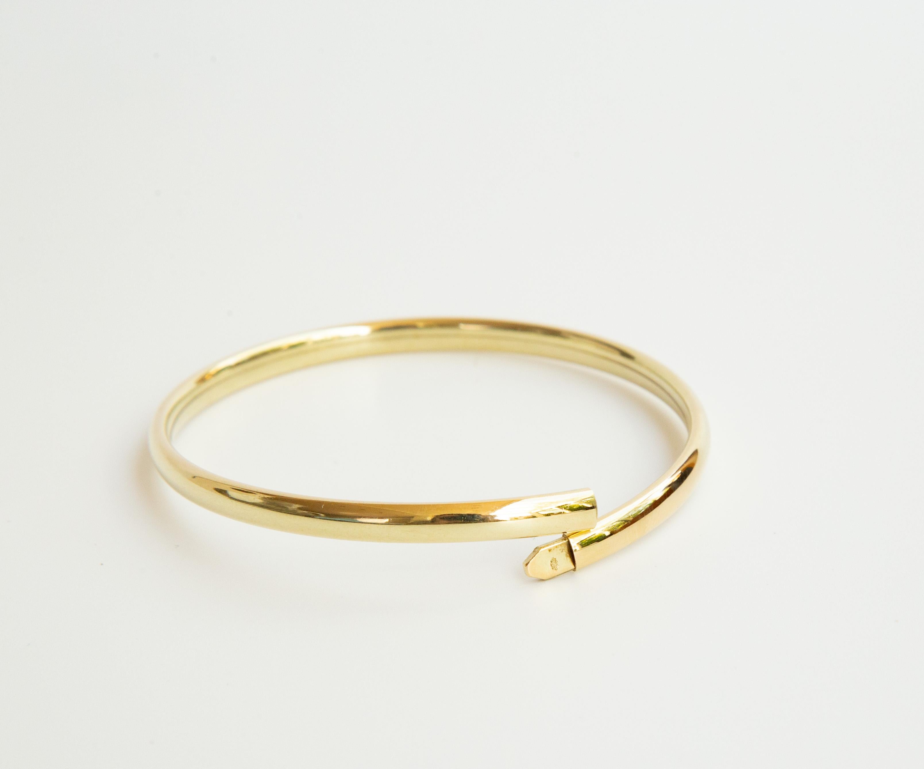 Bracelet rigide en or jaune massif 14 carats avec fermoir en boîte Excellent état - En vente à Arnhem, NL