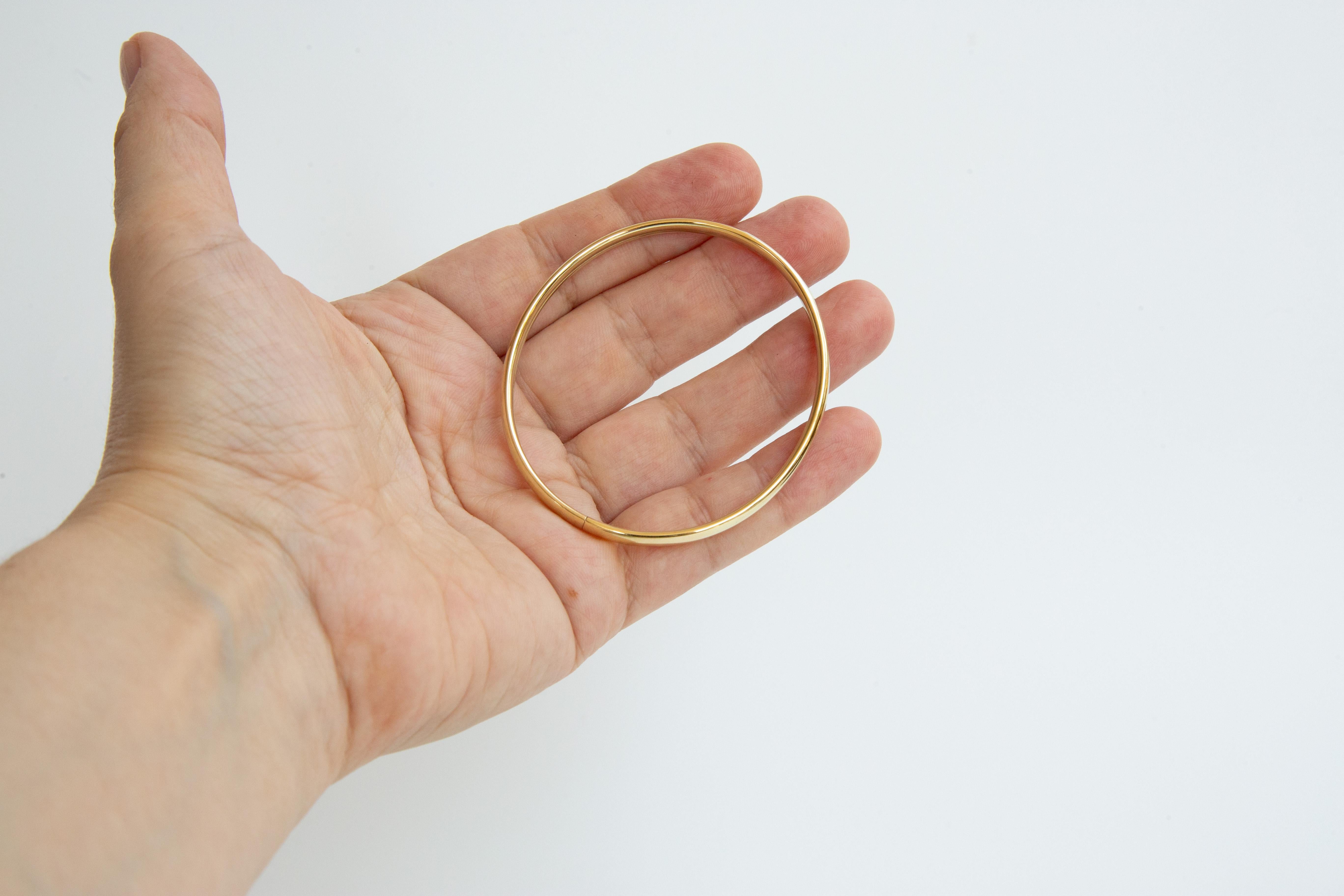 Bracelet rigide en or jaune massif 14 carats avec fermoir en boîte en vente 3