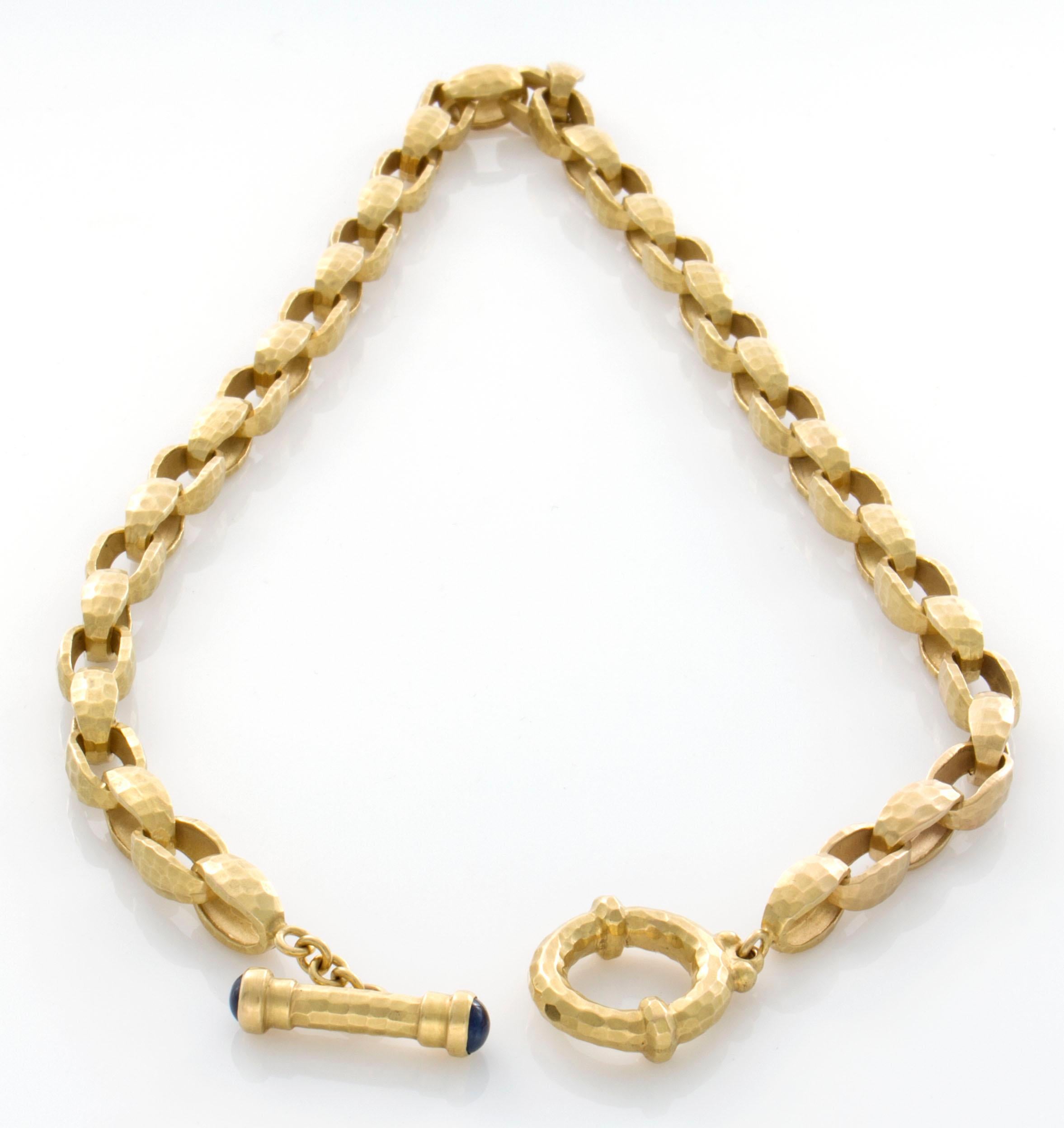 Modern 14 Karat Solid Yellow Gold Hammered Link Necklace with Sapphire Toggle Clasp For Sale
