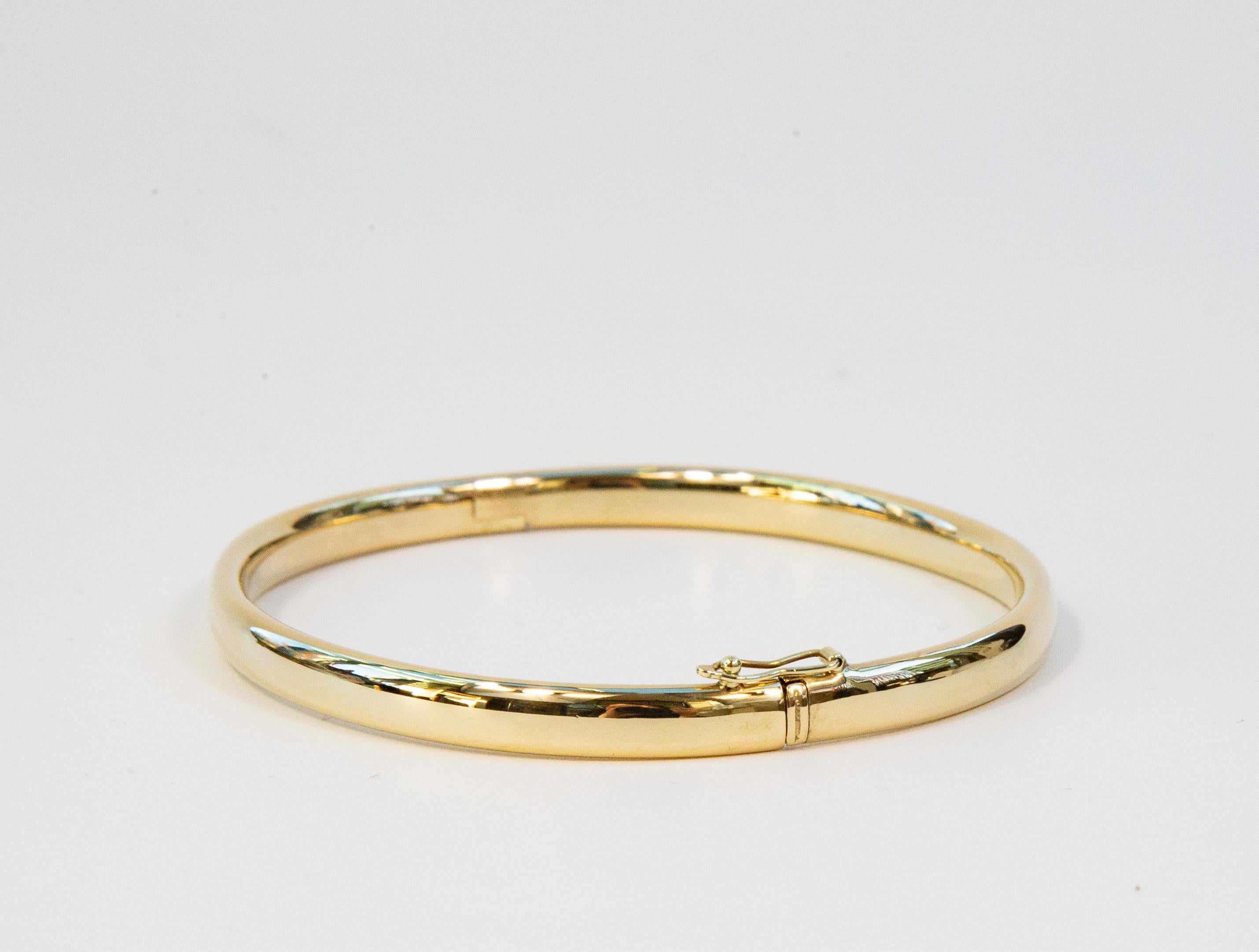 Femenino o masculino 14 Karat Solid Yellow Gold Hinged Bangle Rigid Bracelet en venta