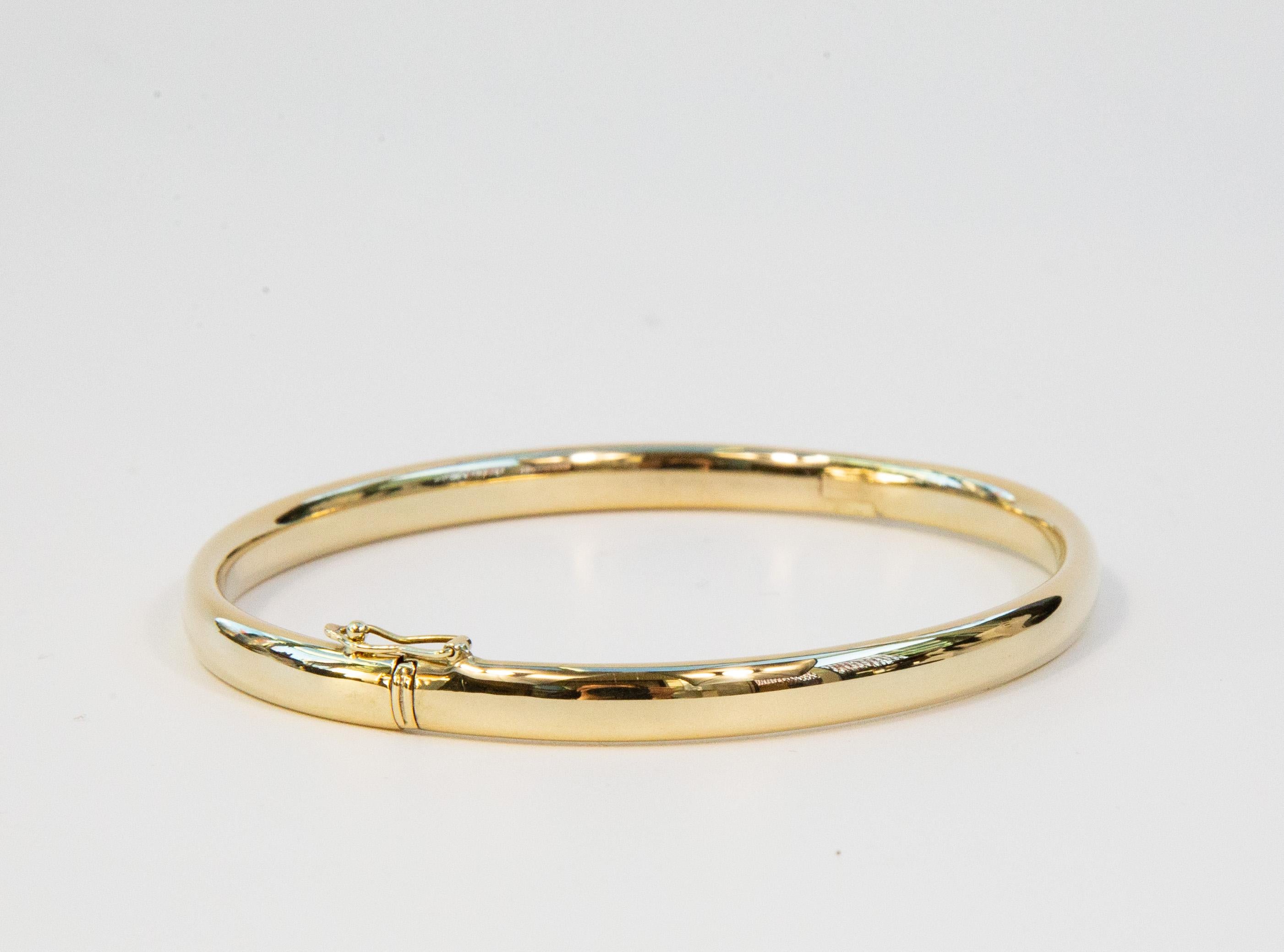 14 Karat Solid Yellow Gold Hinged Bangle Rigid Bracelet en venta 1
