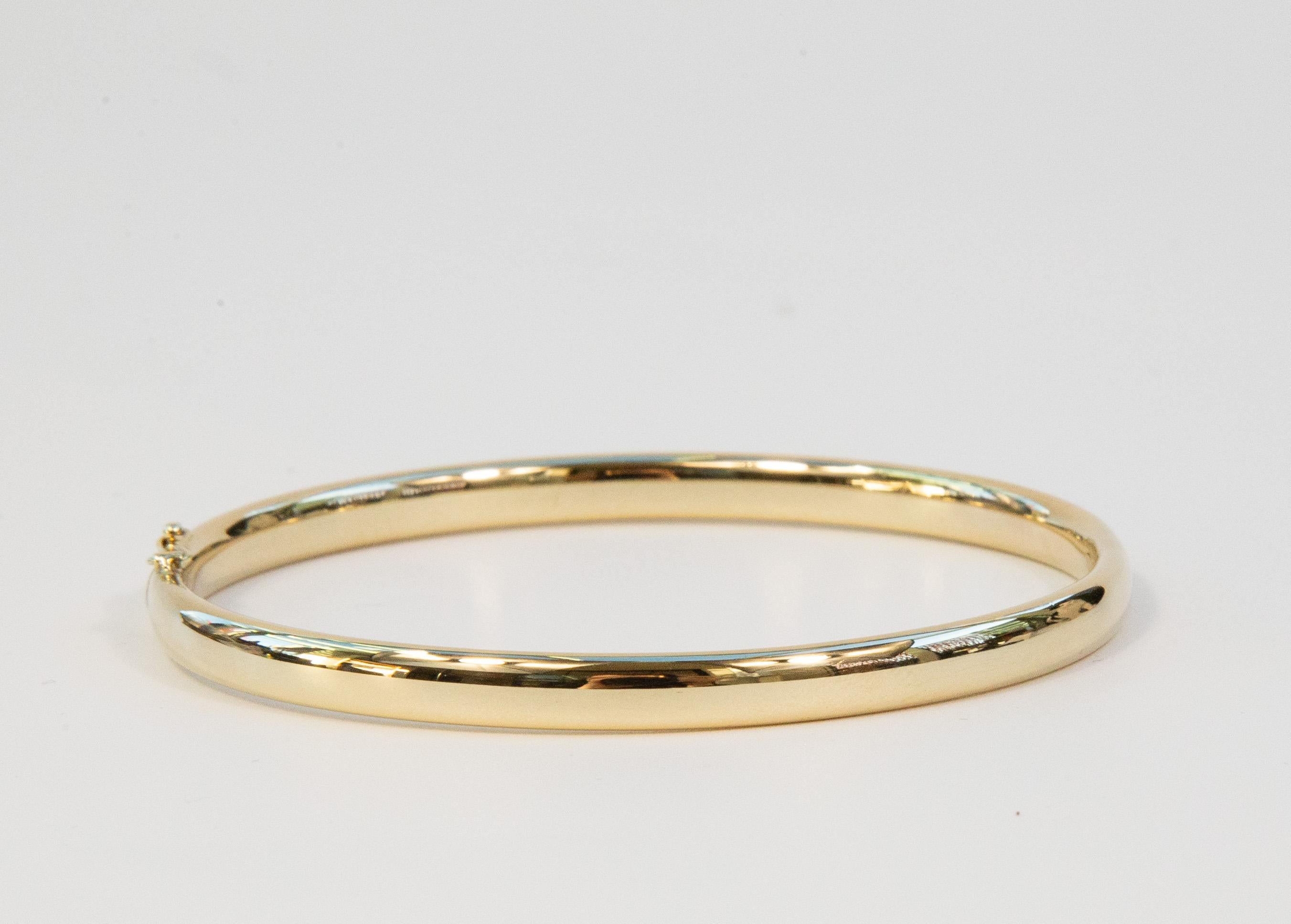 14 Karat Solid Yellow Gold Hinged Bangle Rigid Bracelet en venta 2