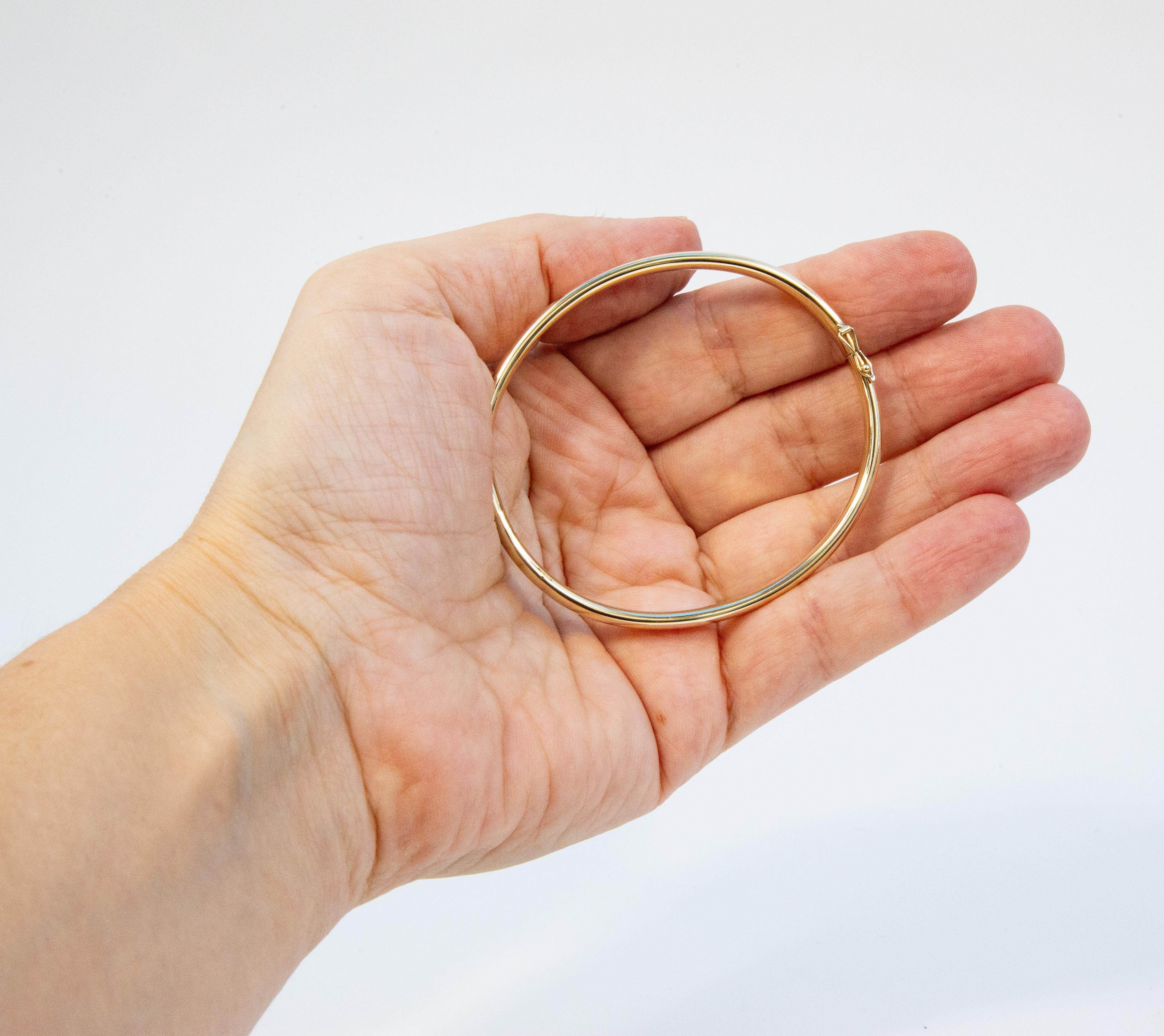 14 Karat Solid Yellow Gold Hinged Bangle Rigid Bracelet en venta 4