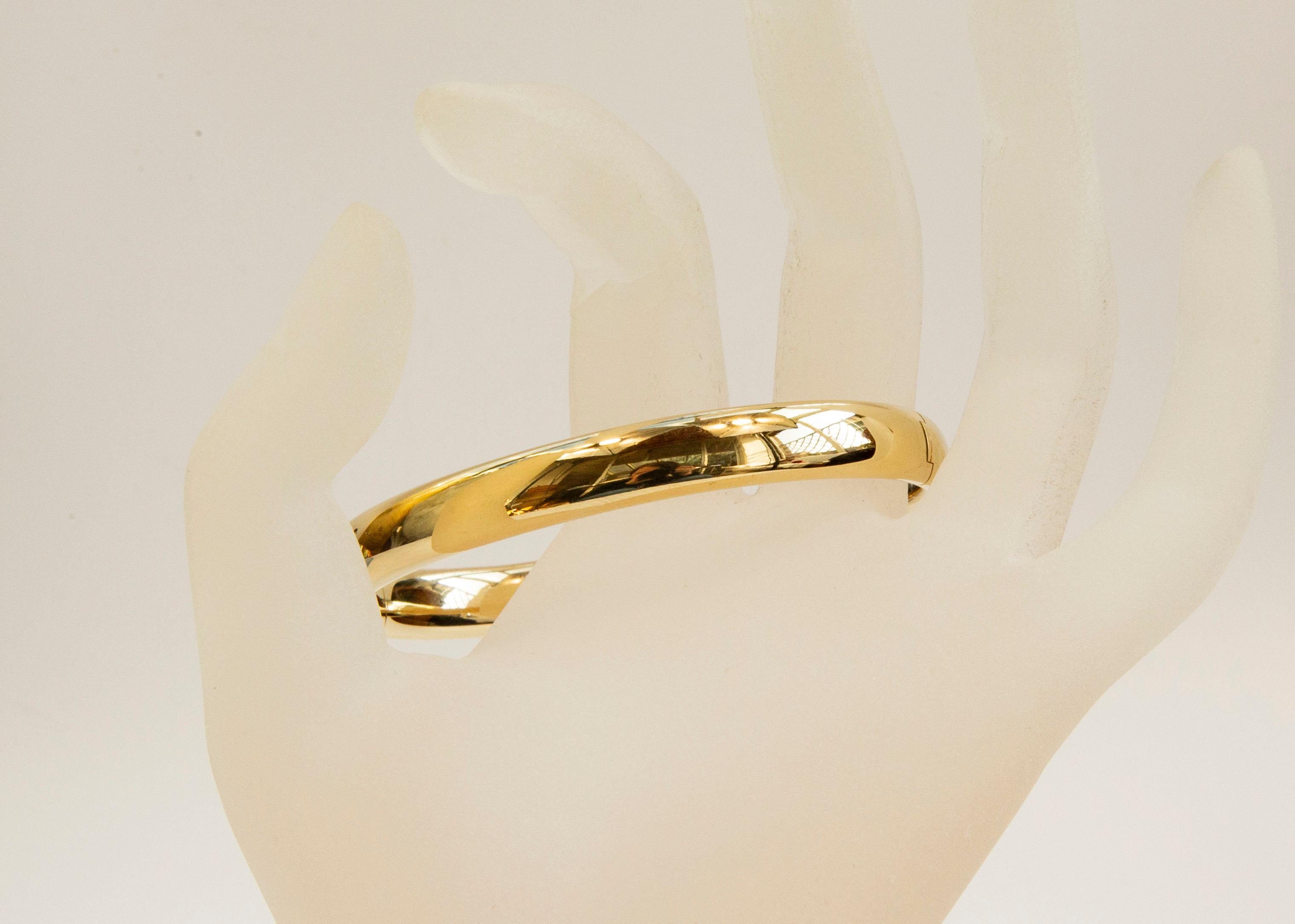 14 Karat Solid Yellow Gold Hinged Bangle Rigid Bracelet with Box Clasp In Good Condition For Sale In Arnhem, NL