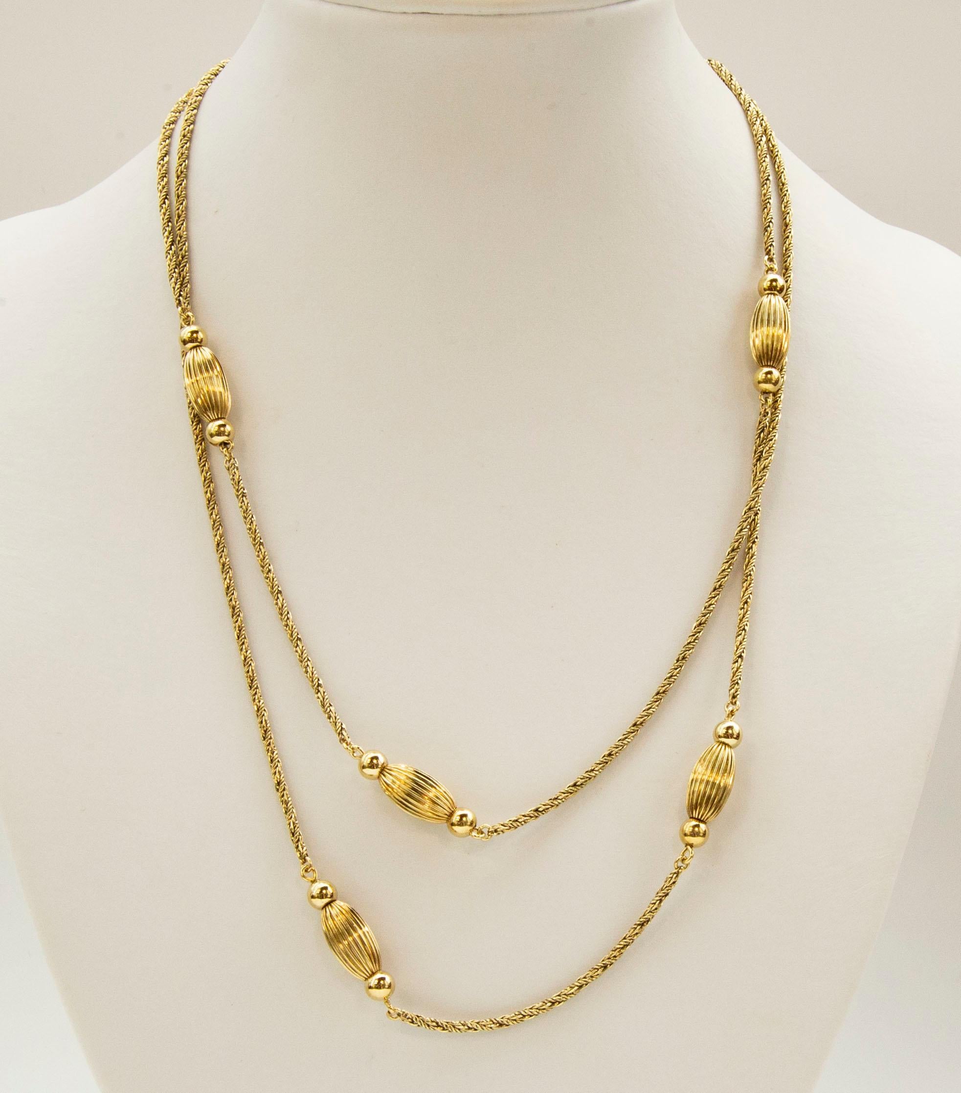 Retro 14 Karat Solid Yellow Gold Necklace with Balls and  Ribbed Spheres For Sale