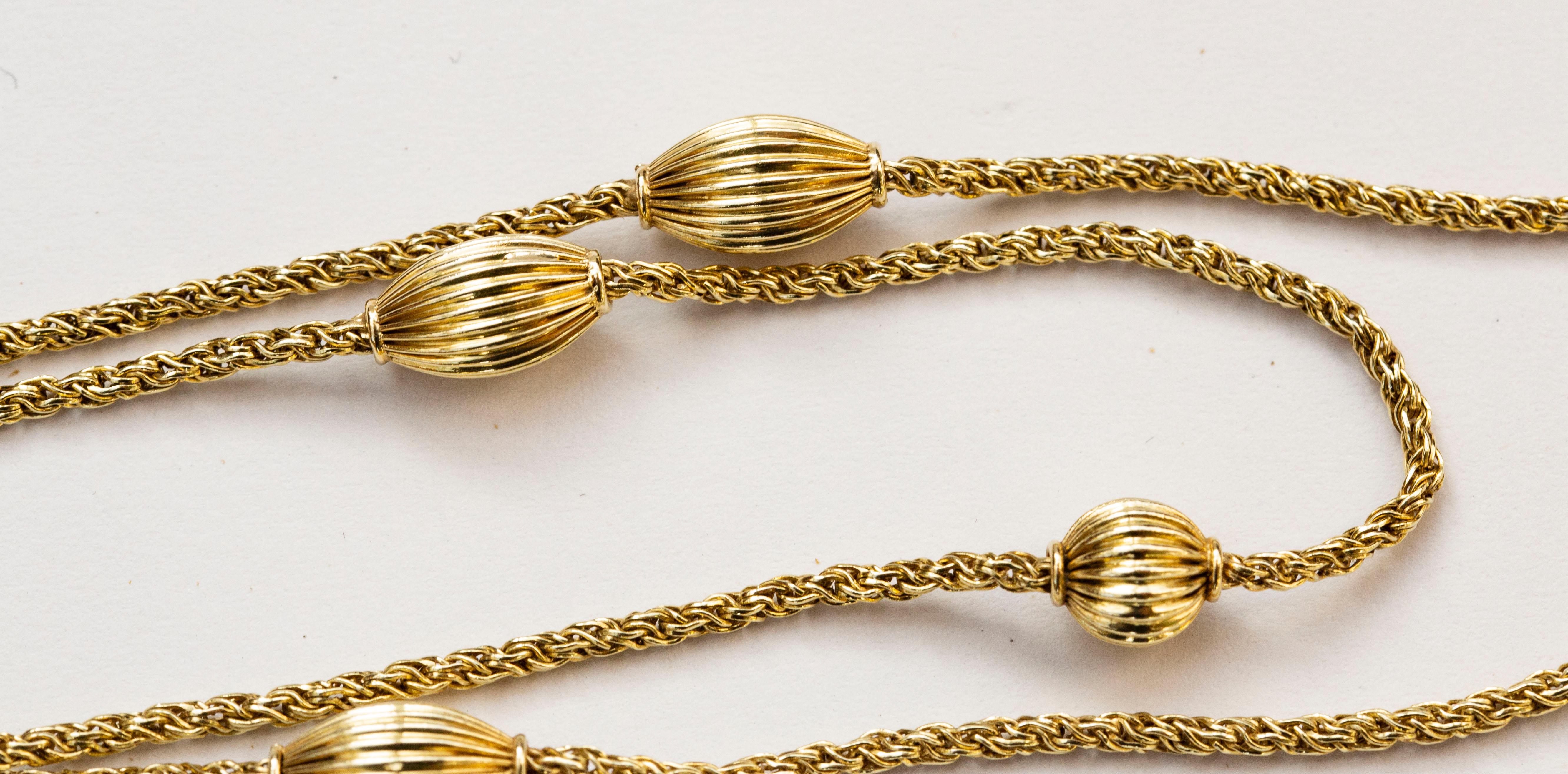 14 Karat Solid Yellow Gold Necklace with Ribbed Balls and Spheres In Excellent Condition In Arnhem, NL