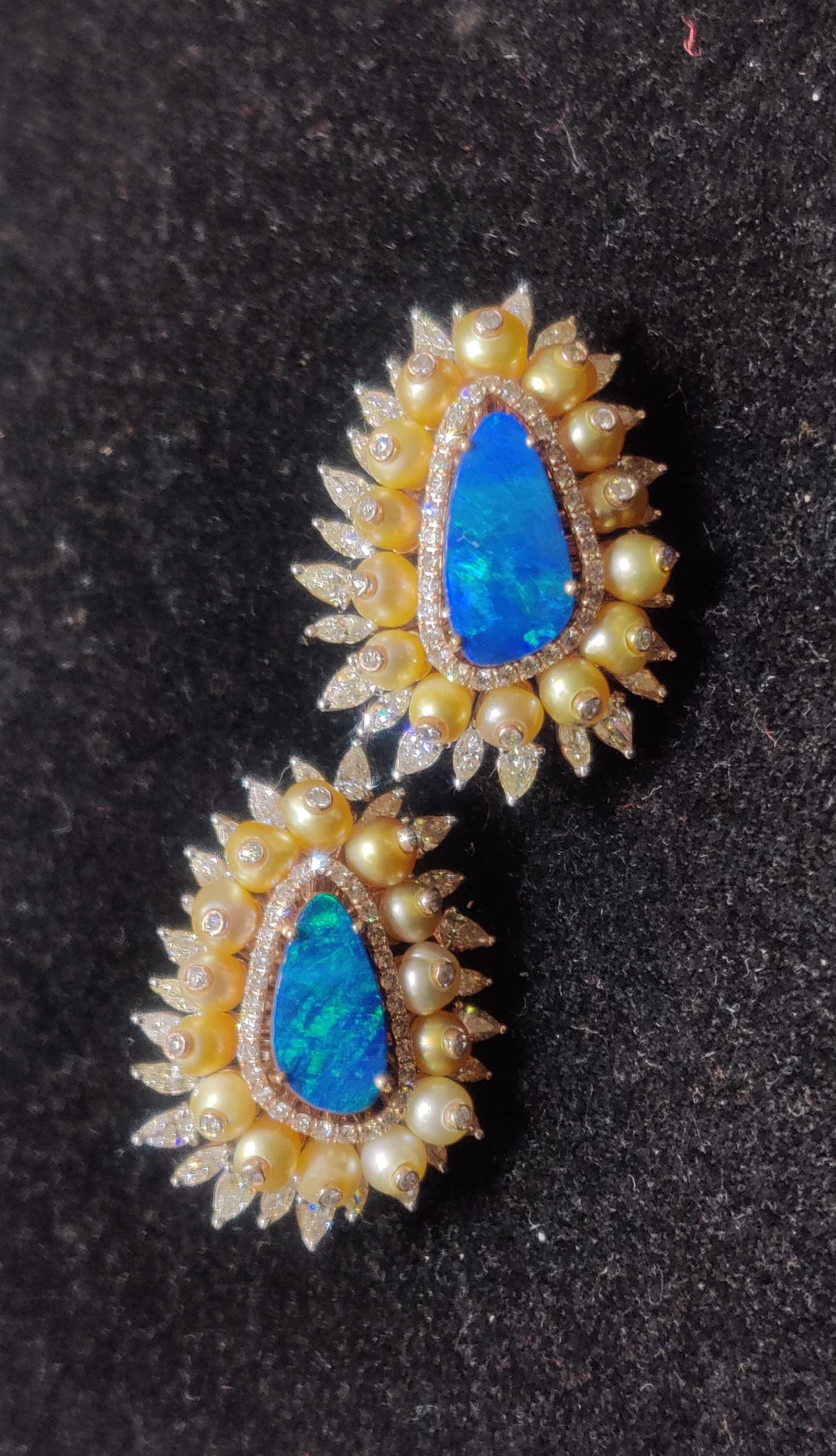 Moderne Clous d'oreilles en or 14 carats avec opale synthétique et perle blanche et diamants en vente