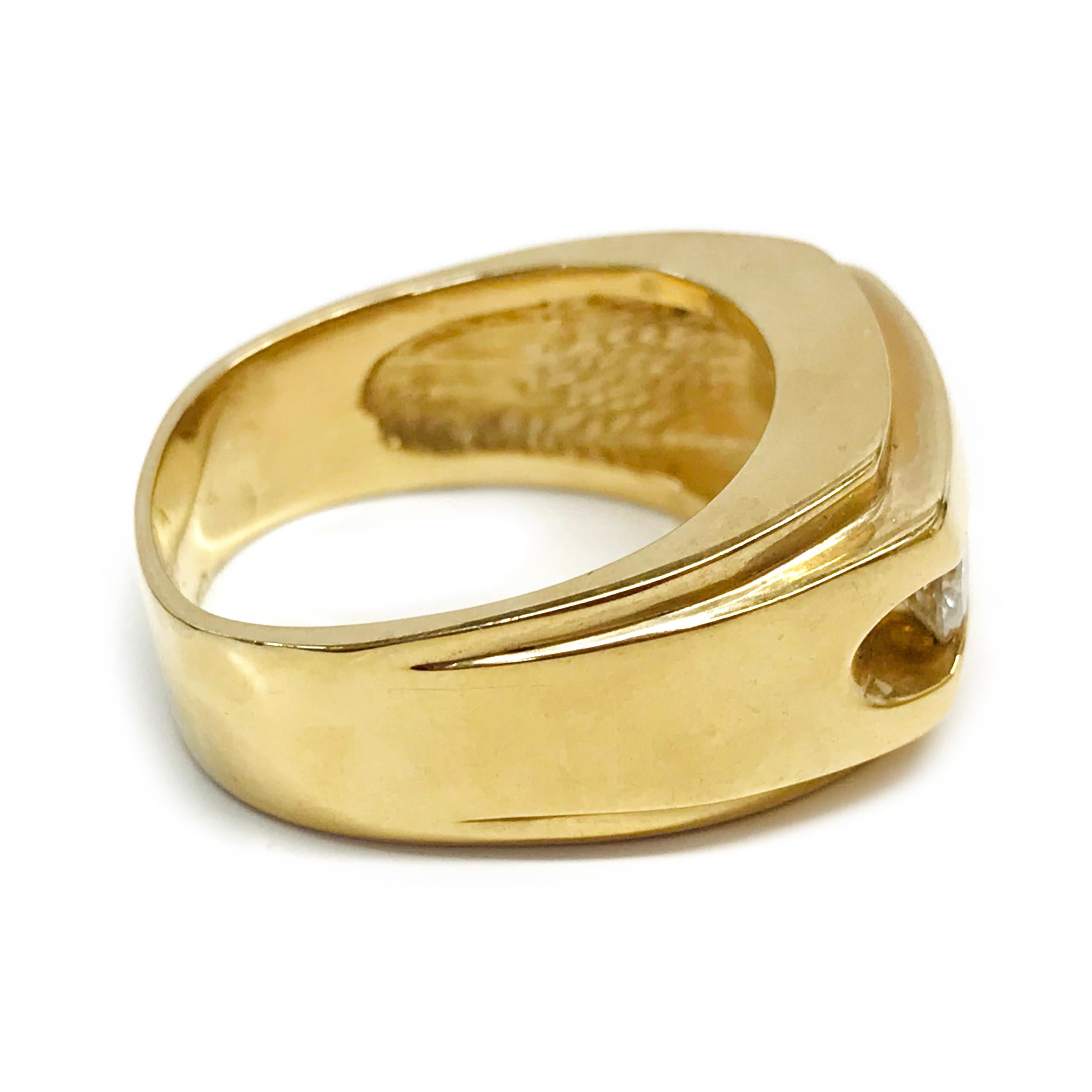 14 Karat breiter Drei-Diamant-Ring im Zustand „Gut“ im Angebot in Palm Desert, CA