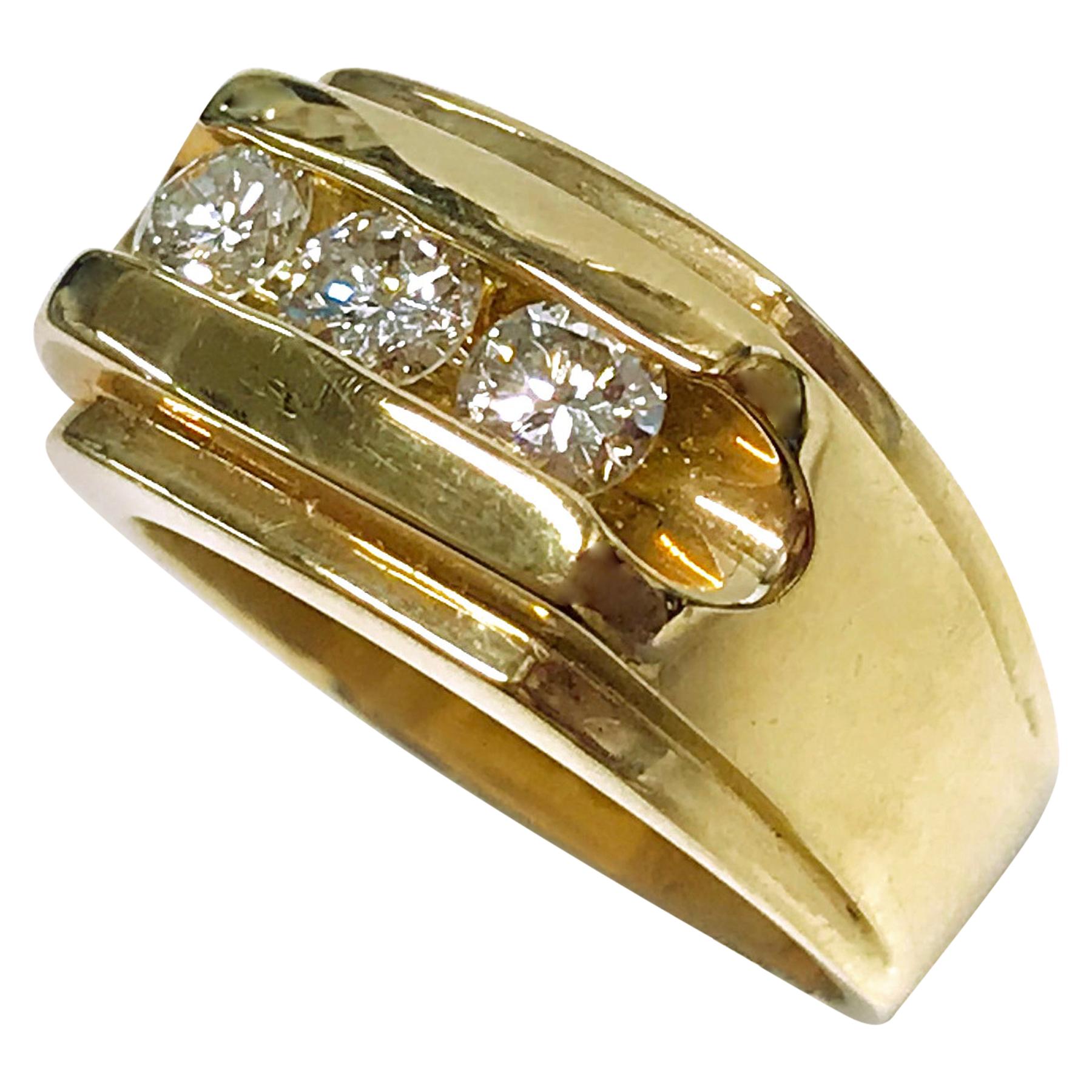 14 Karat breiter Drei-Diamant-Ring im Angebot