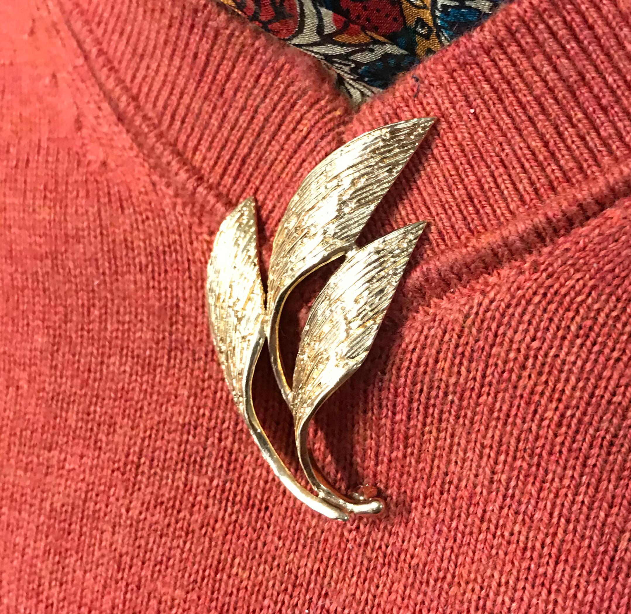 14 Karat Three Leaf Brooch/Pin In Good Condition For Sale In Palm Desert, CA
