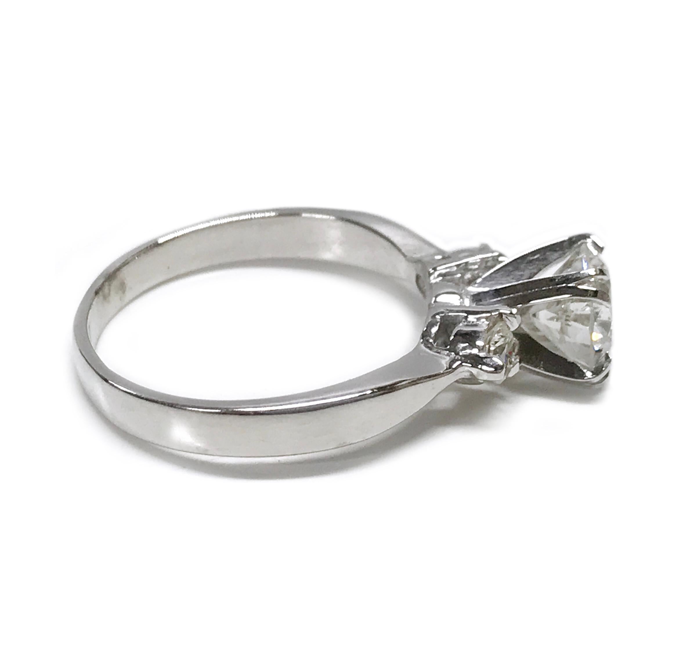 Contemporary 14 Karat Three-Stone Diamond Ring, 1.27ctw For Sale